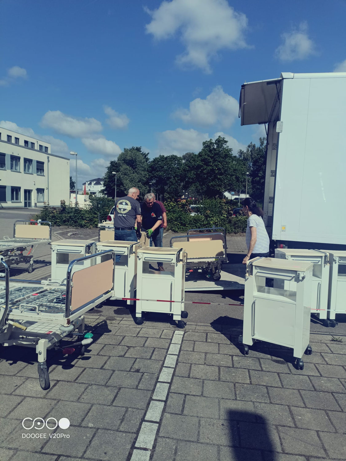 Betten und andere Materialien abholen