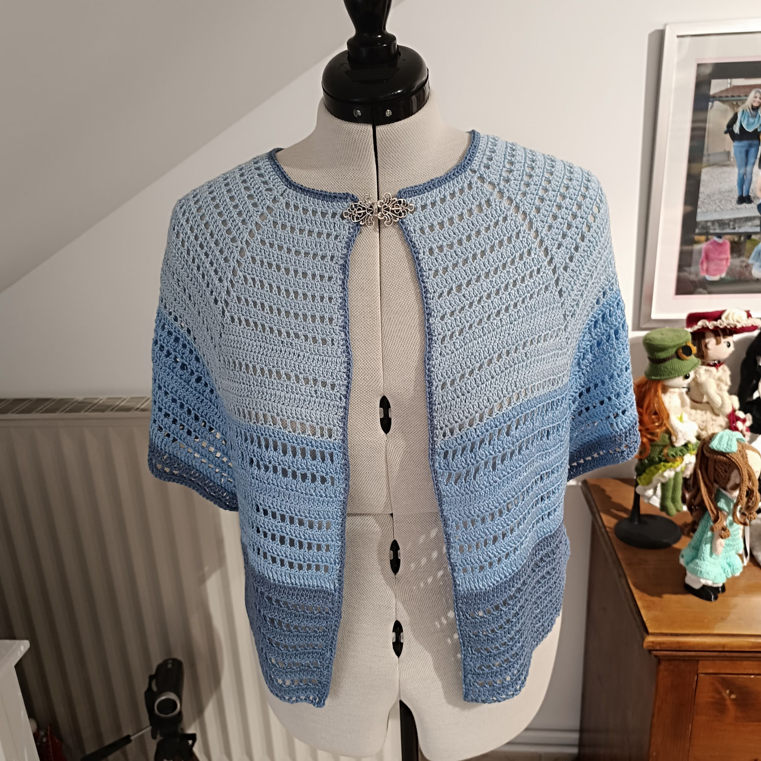 Petit cardigan crocheté