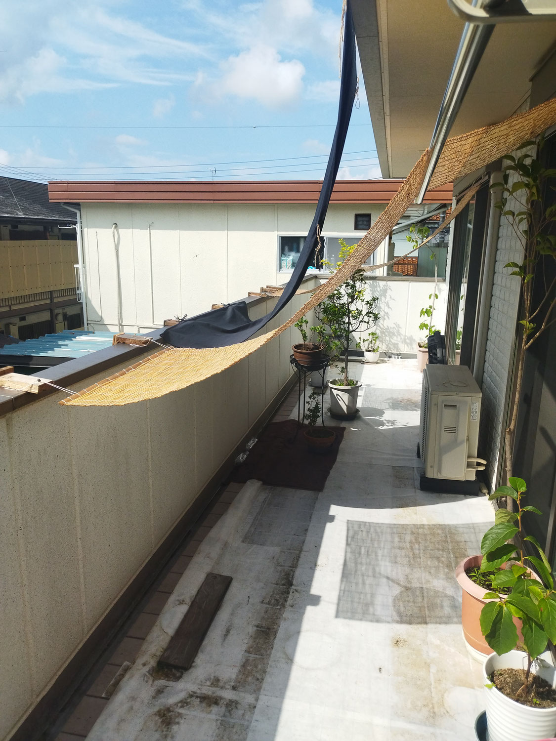 2階のベランダに布を敷いて散水、気化熱効果で冷却！Ⅲ（漸次改良編）幸せになるため♪