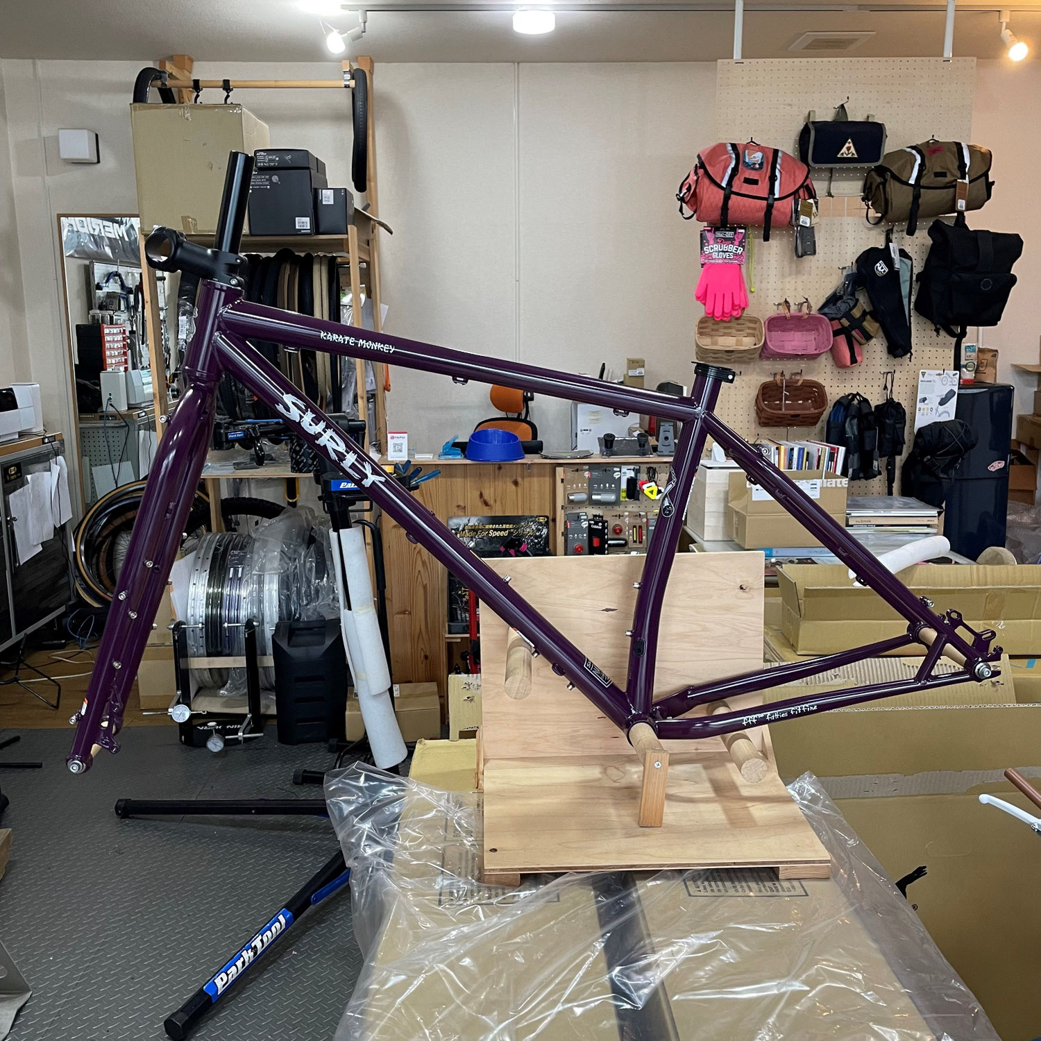 SURLYカラテモンキーの在庫用フレーム入荷してます。