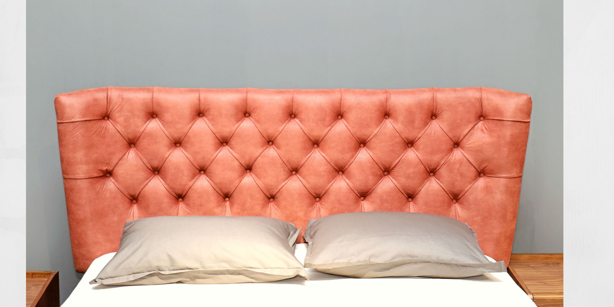 Comment enlever une tâche sur un canapé en cuir?