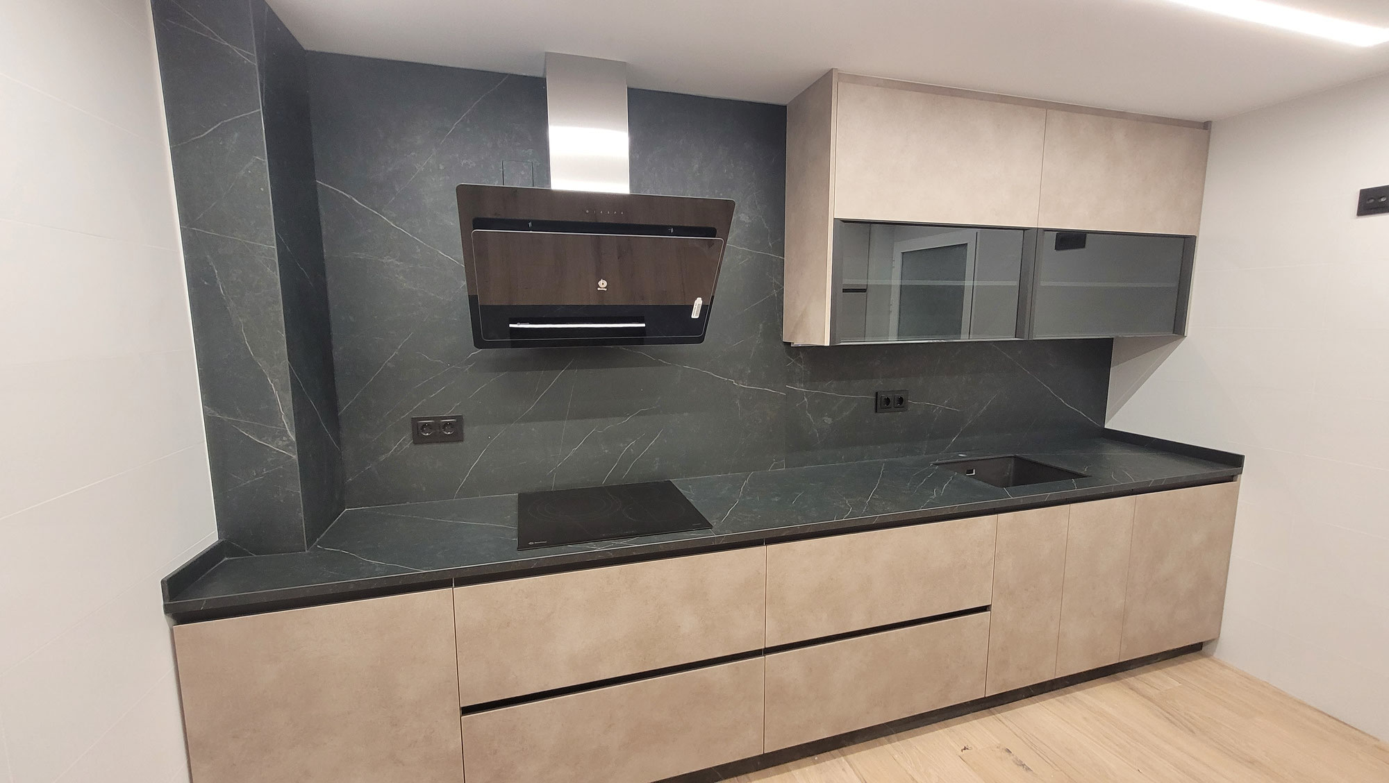 Cocina efecto cemento y color coco