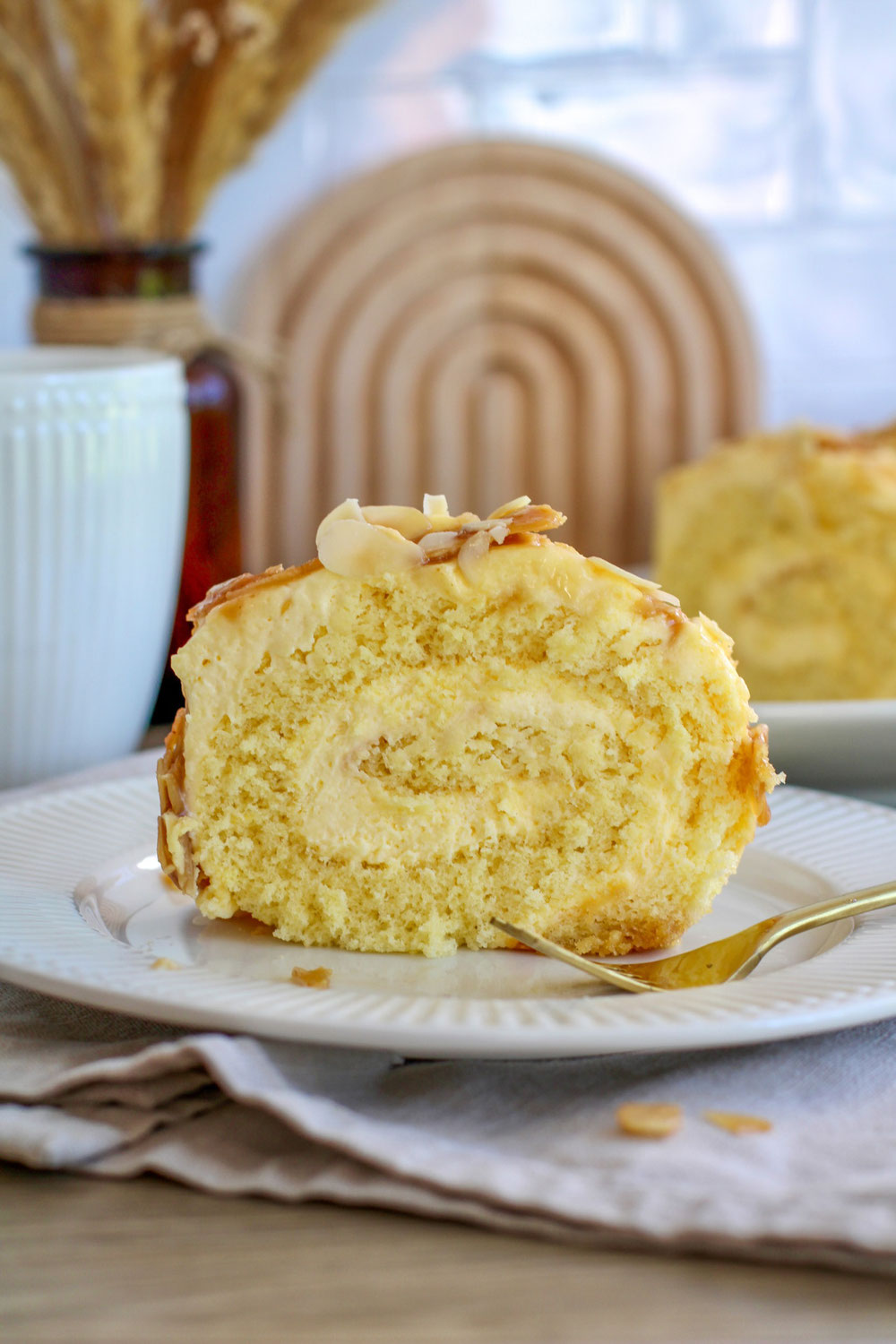 Bienenstich-Roulade