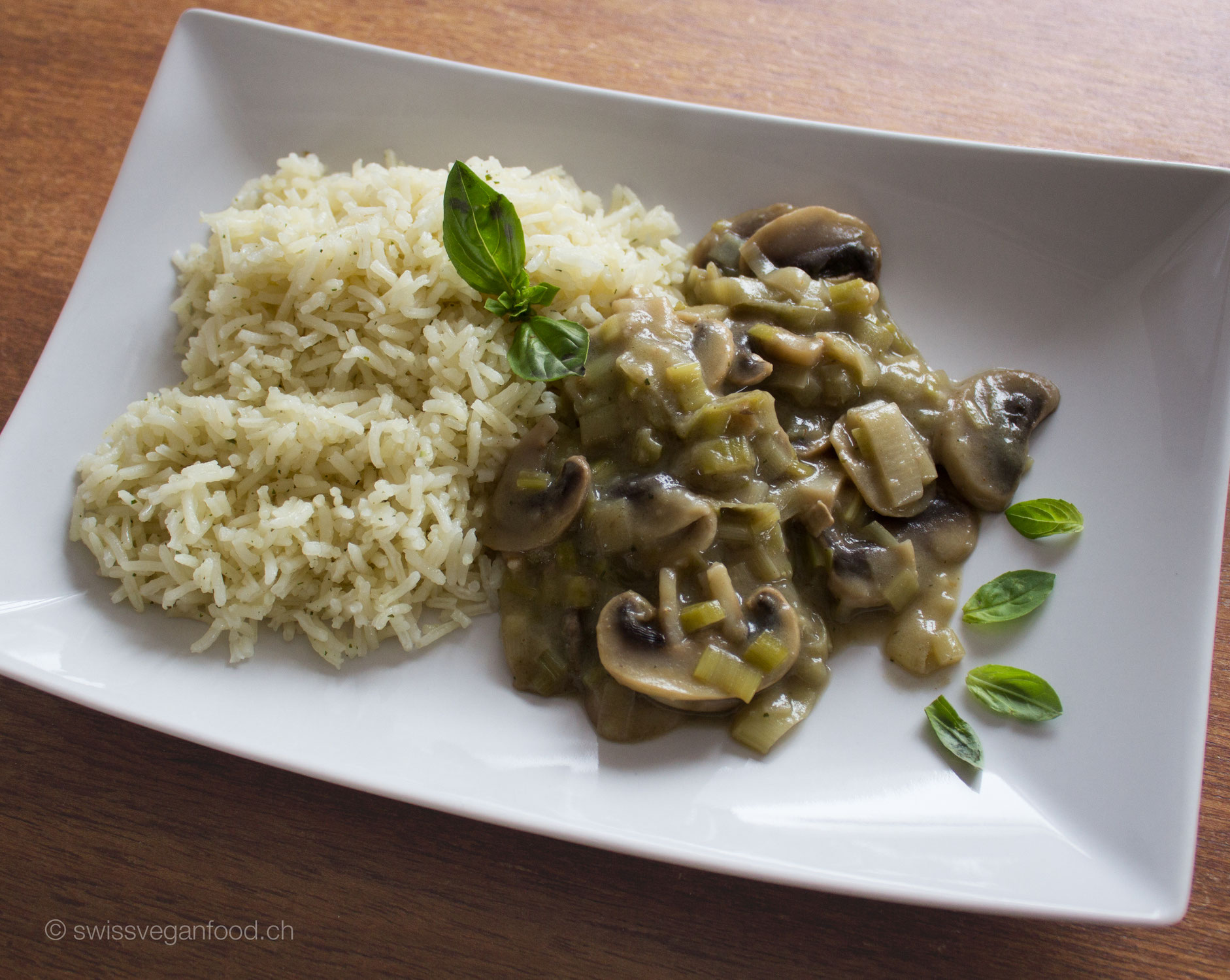 Lauch- Pilz- Ragout mit Gewürzreis - Swiss Vegan Food