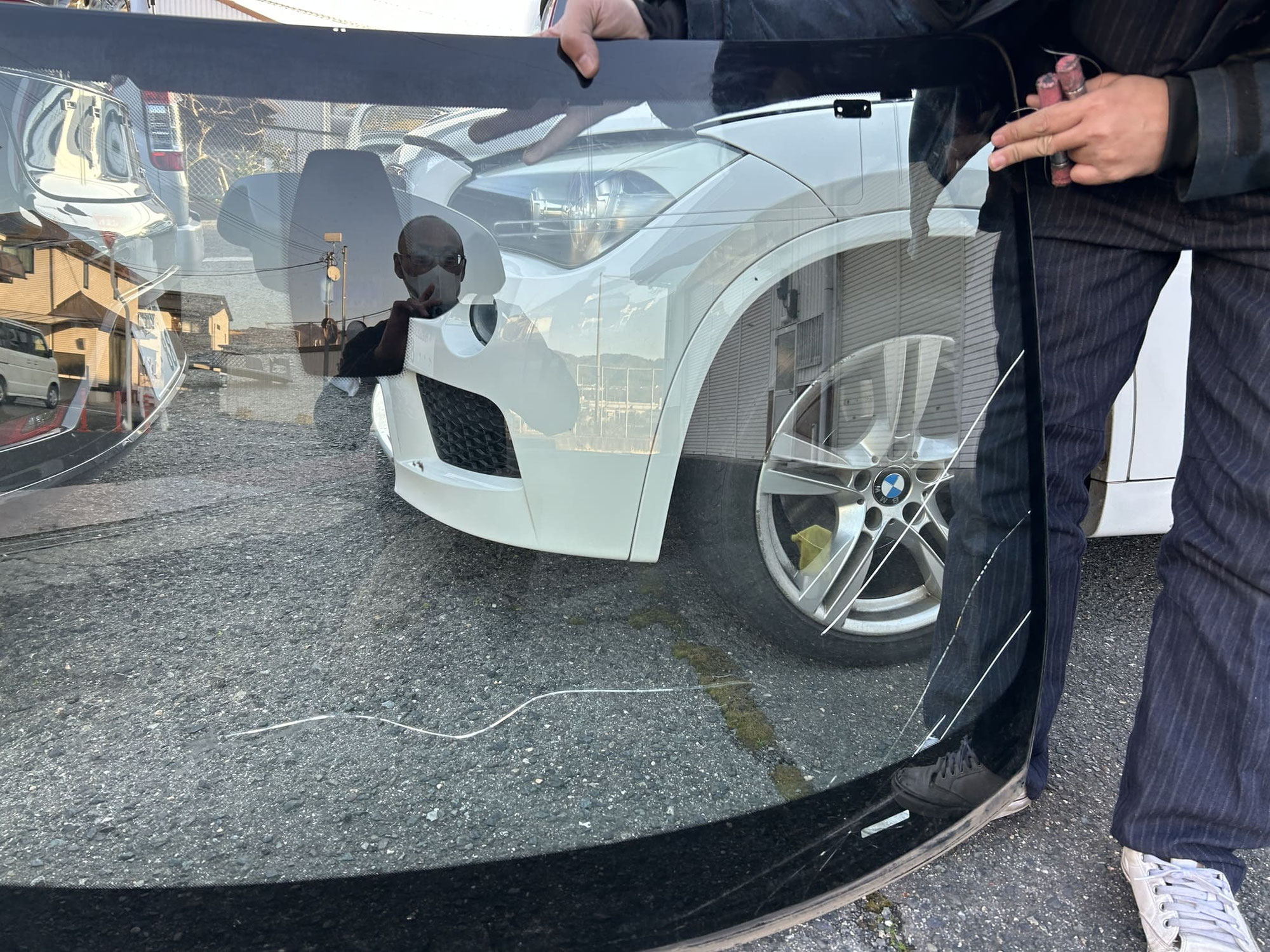 BMW　X1フロントガラス飛び石　ひび割れ