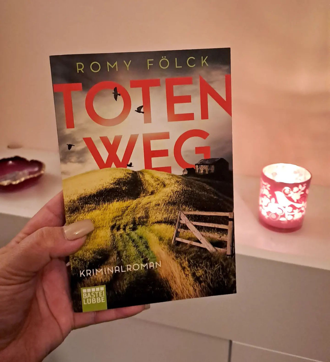 Klassischer Krimi - Rezension zu "Totenweg"