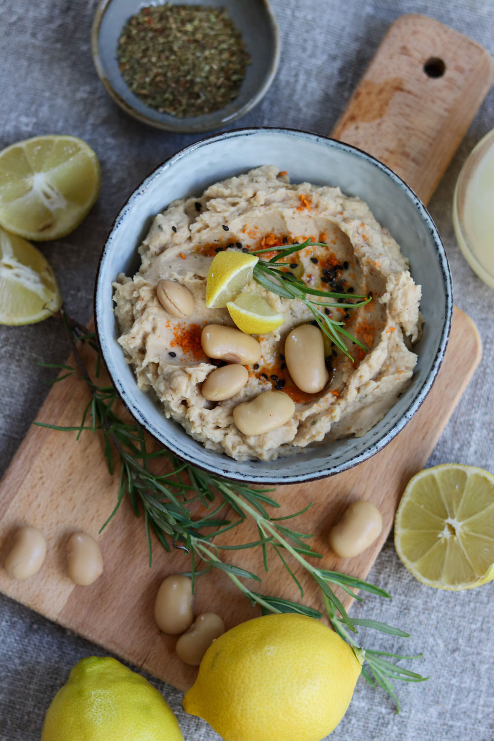 Bohnenhummus aus weißen Bohnen