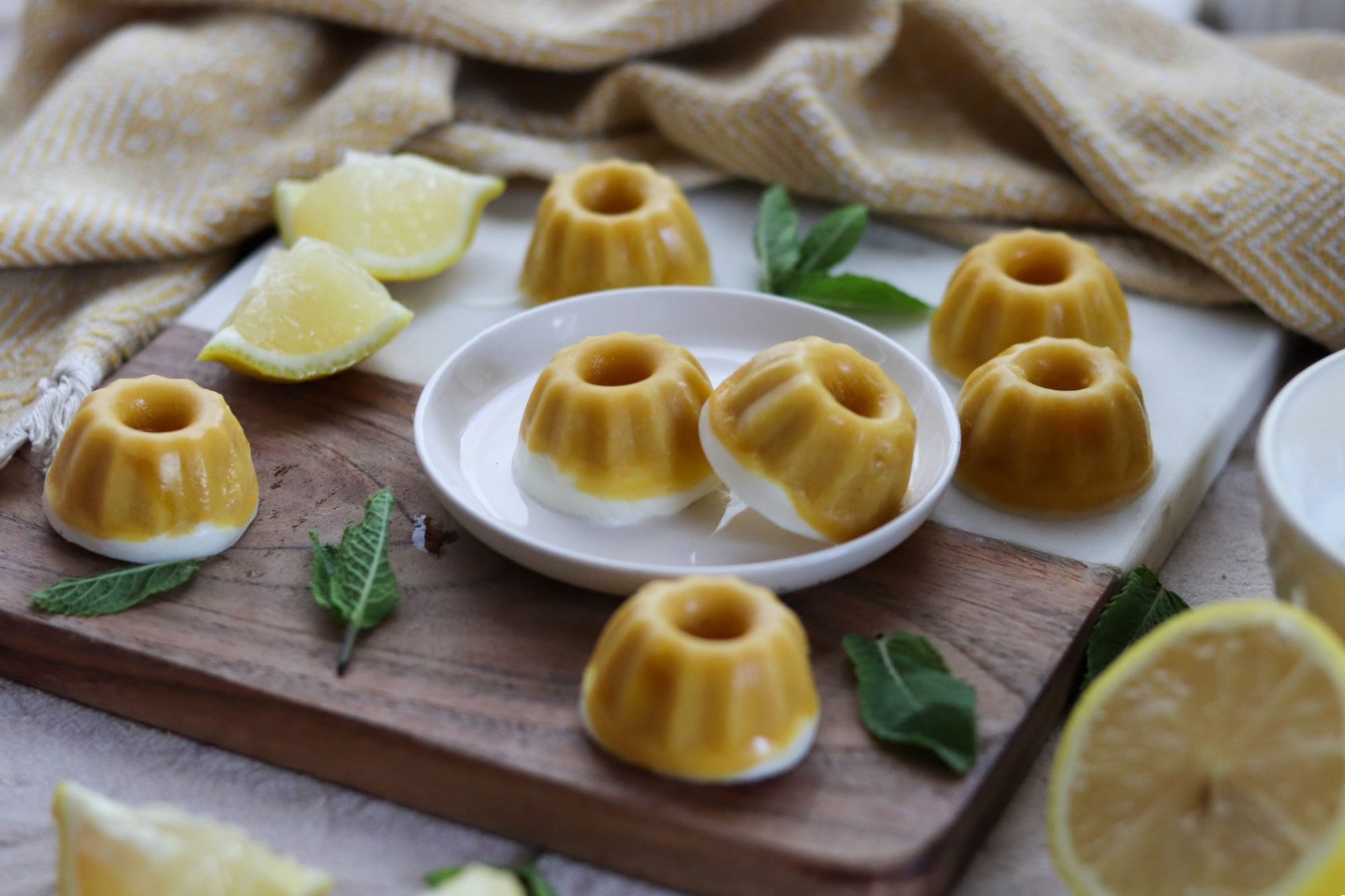 Mango-Joghurt-Miniguglhupfeis