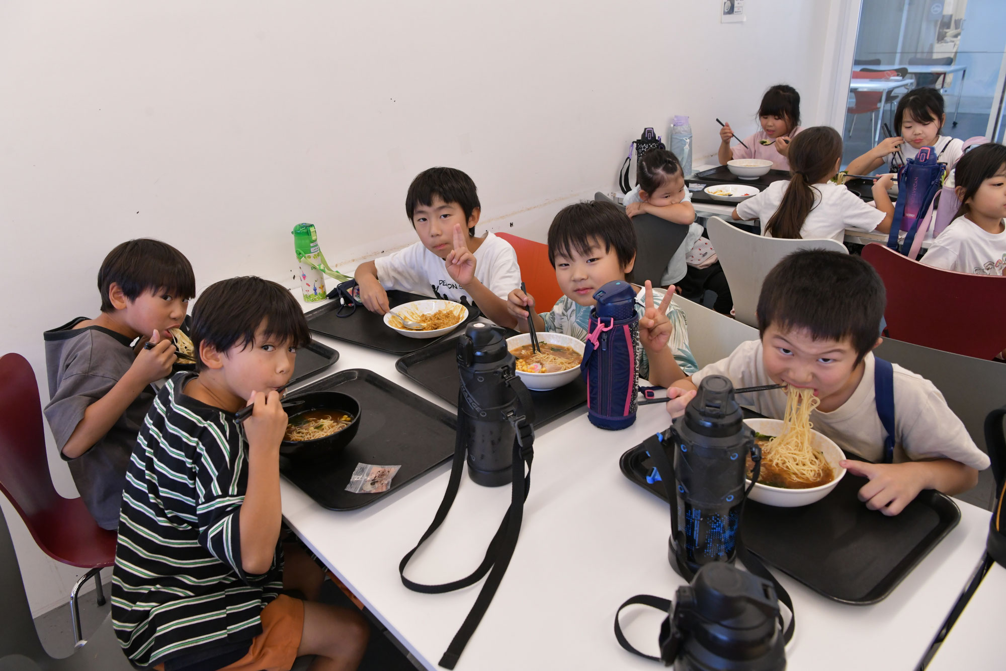 大学食堂でお昼を食べよう！