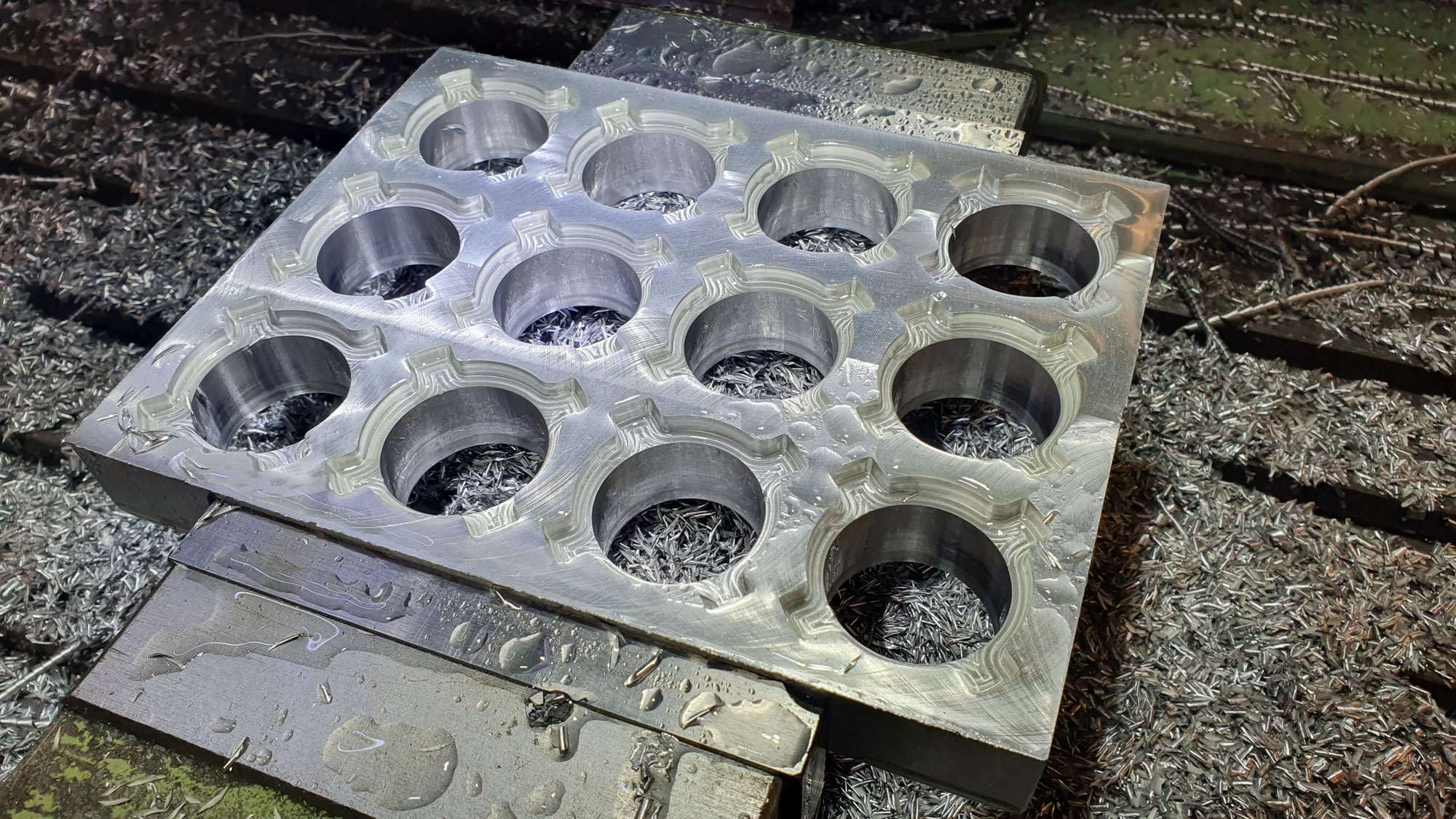 Fertigung einer Silikonstopfenform aus 7075 Aluminium