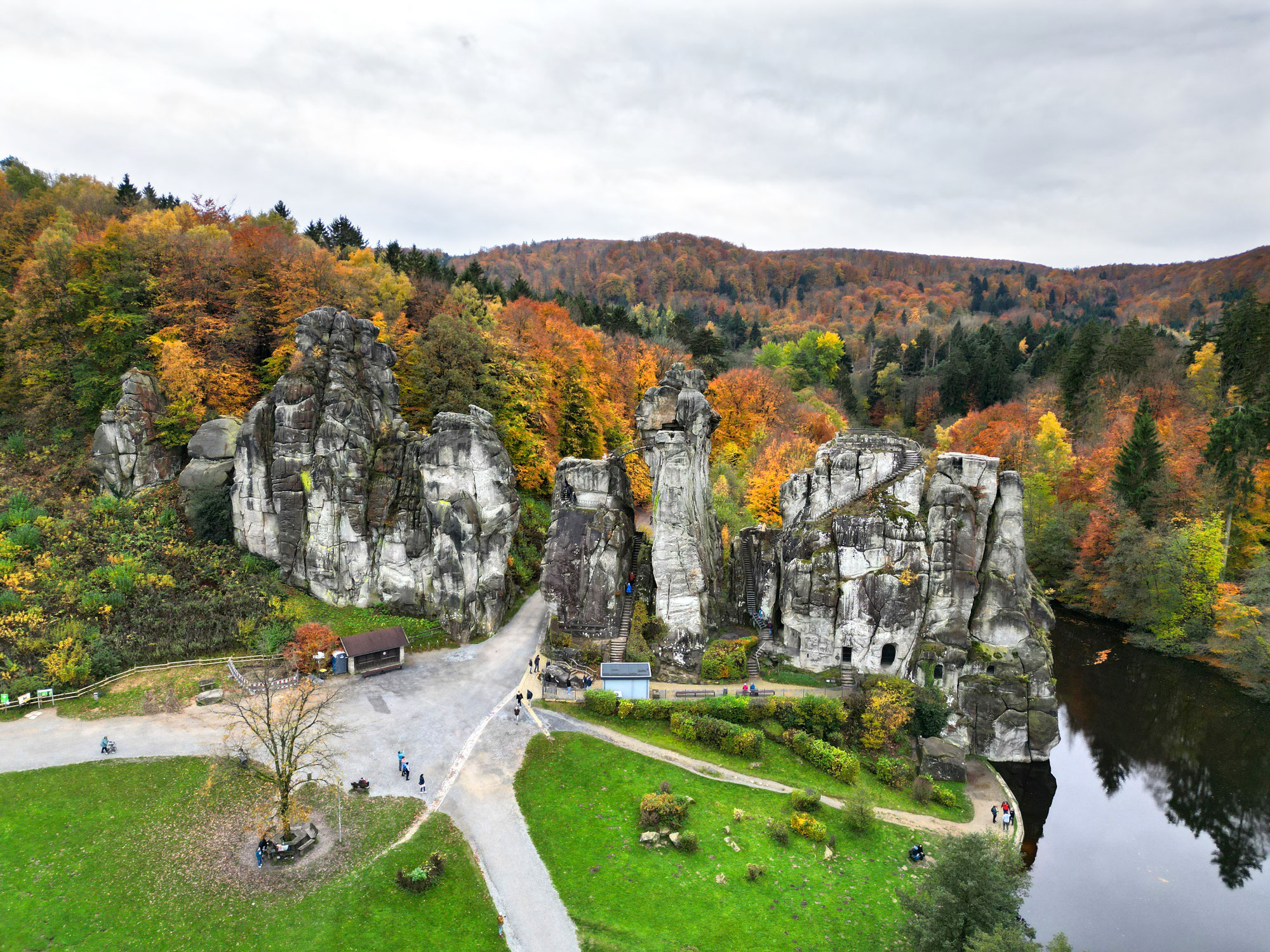 Externsteine - Magie, Regen und ein imposantes Hermannsdenkmal
