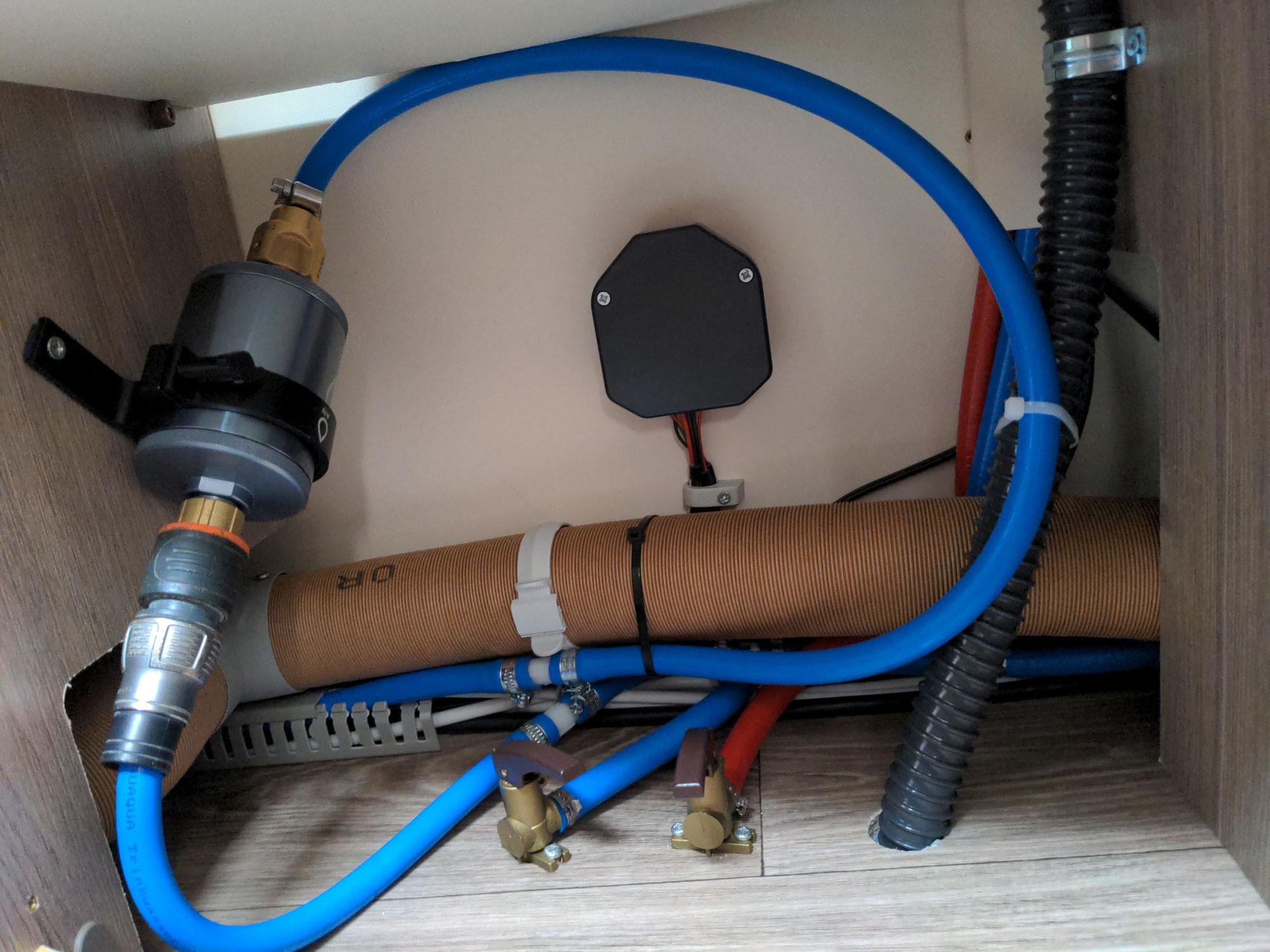 Wasserfilter installiert