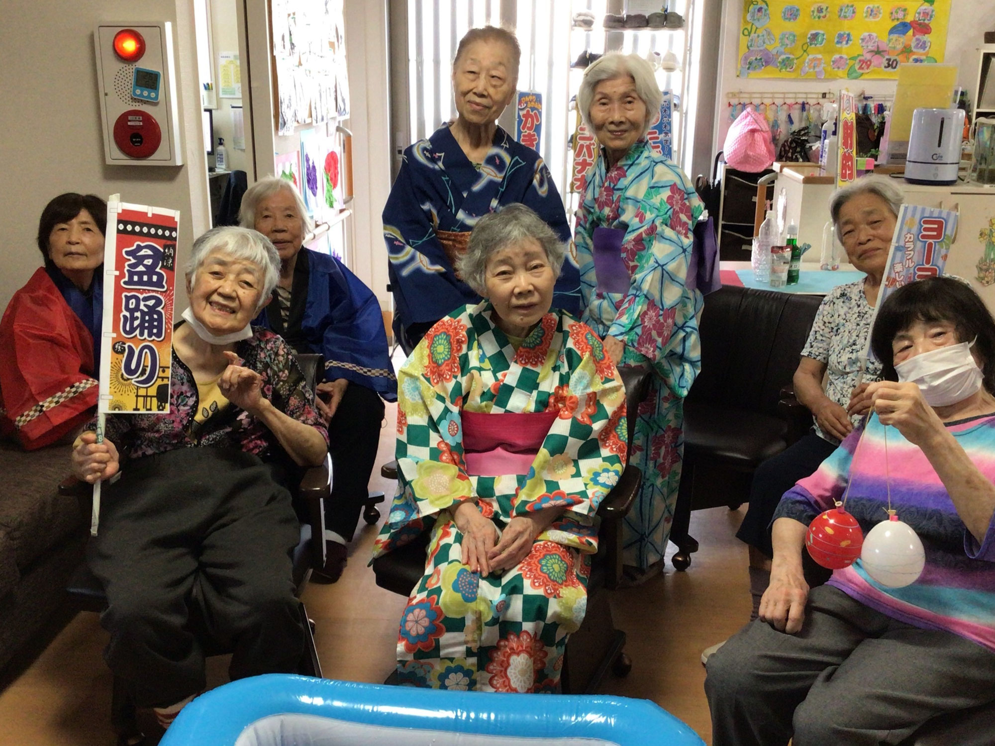 鴨居より 木槍をはづす 夏祭