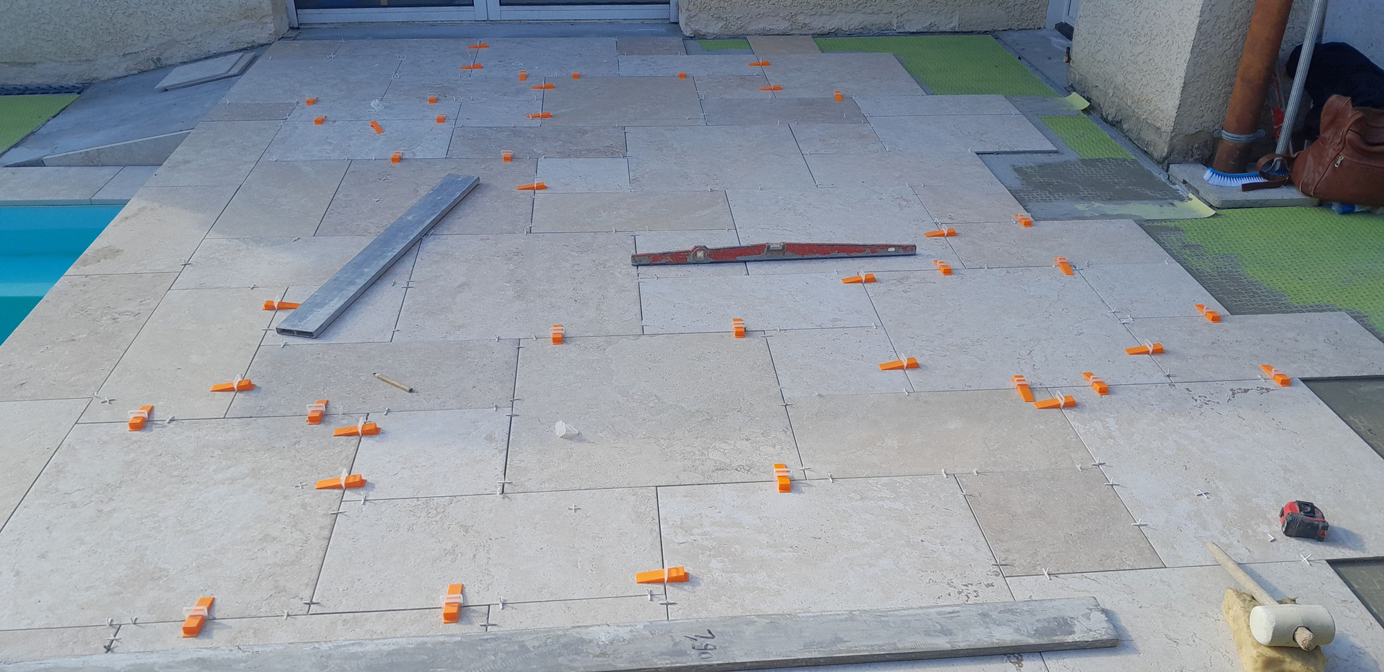 Pose de carrelage en opus romain