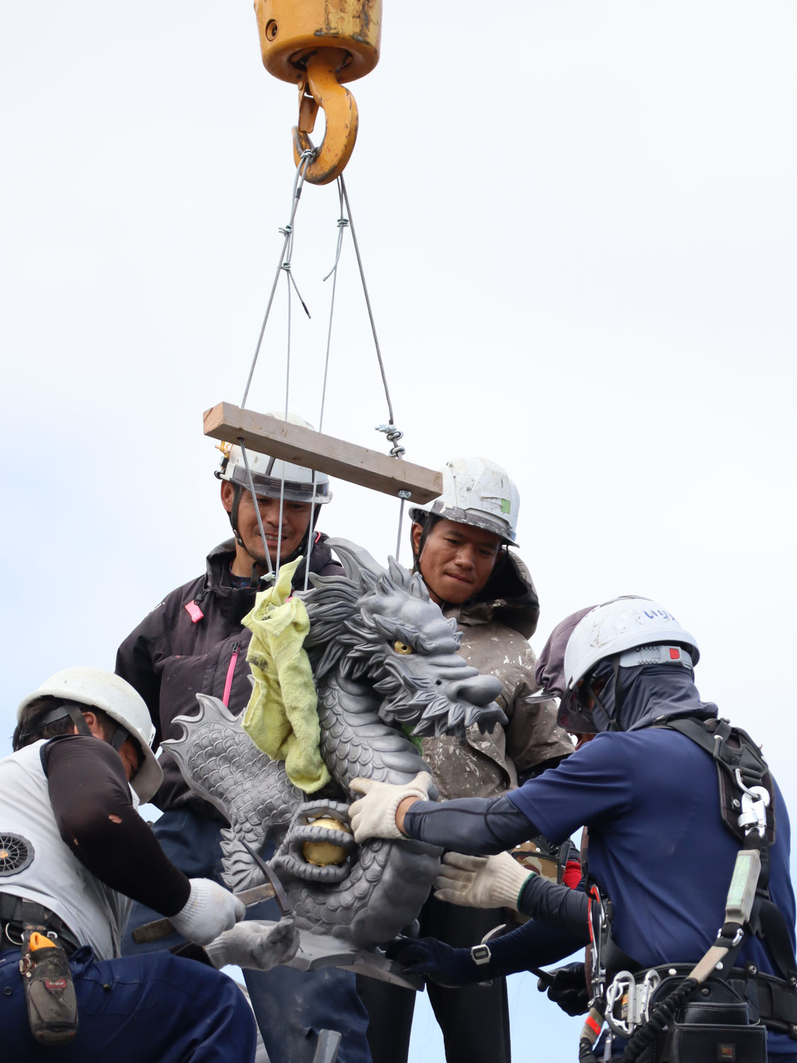「龍の鬼瓦　残り2体完成間近」