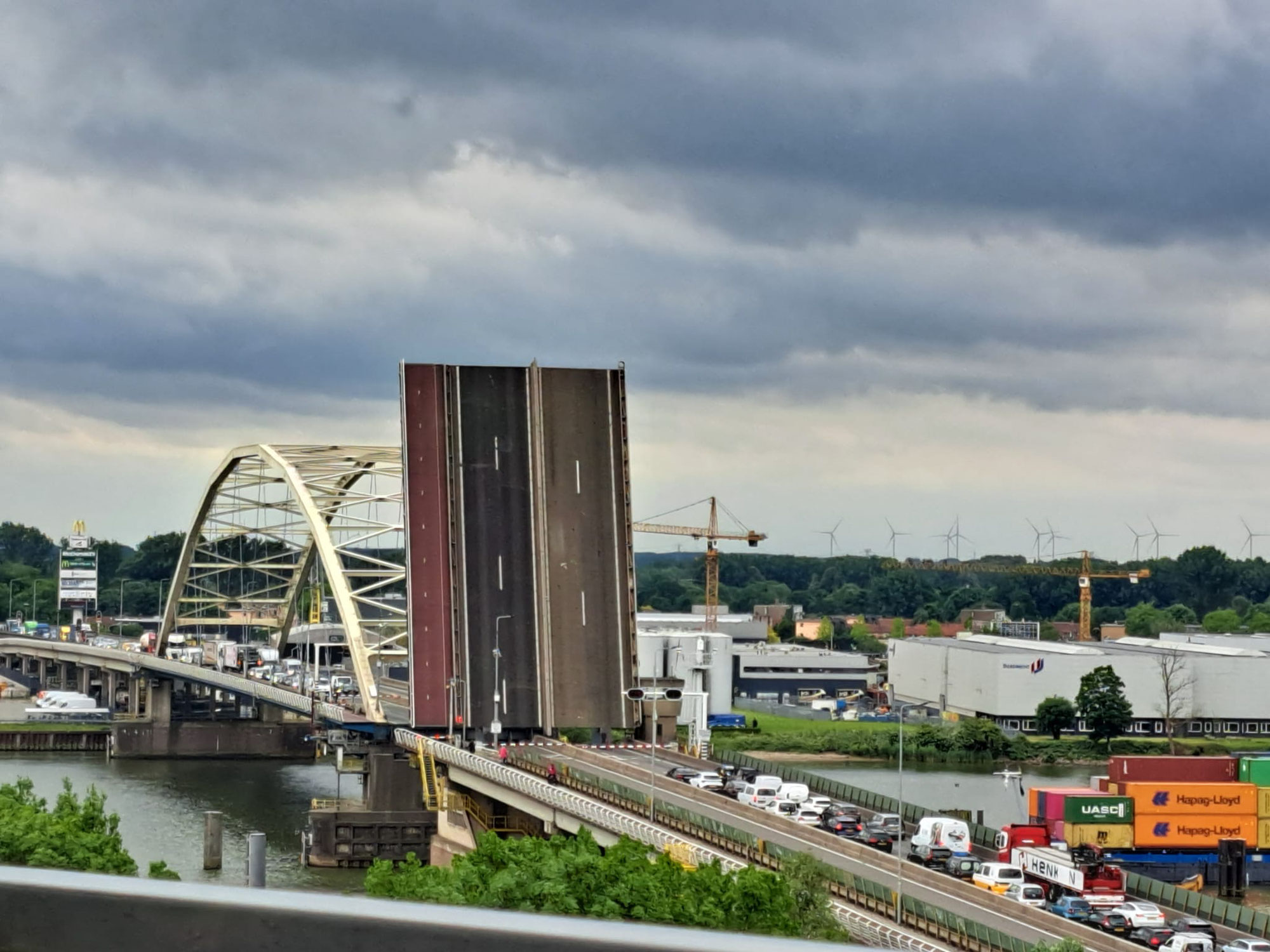 Stel meldpunt in voor sluiting Merwedebrug