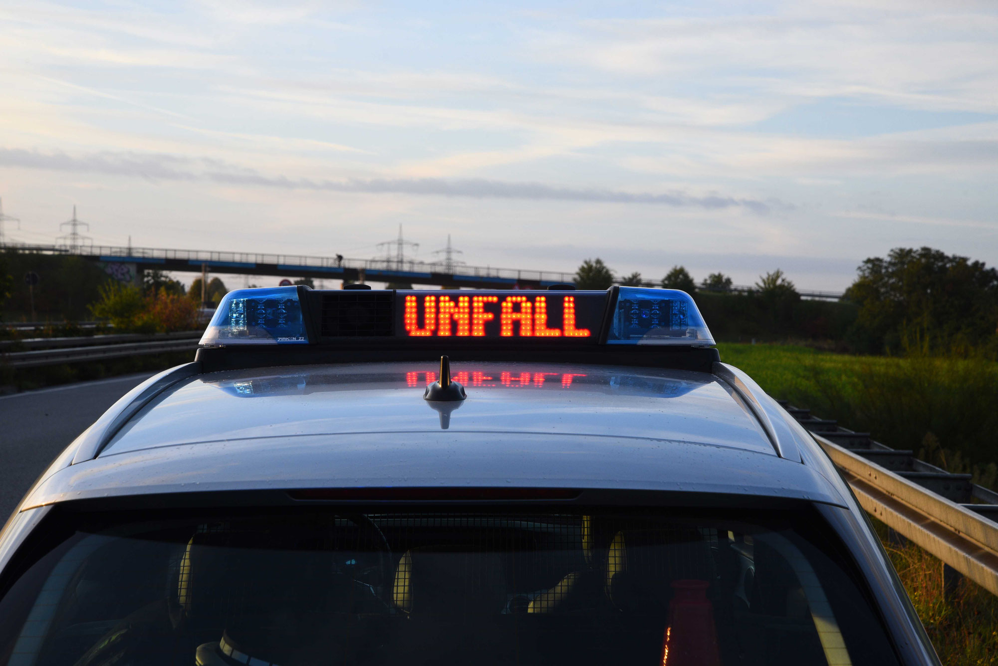 Unfallflucht auf B36 bei Graben-Neudorf: Polizei sucht Zeugen