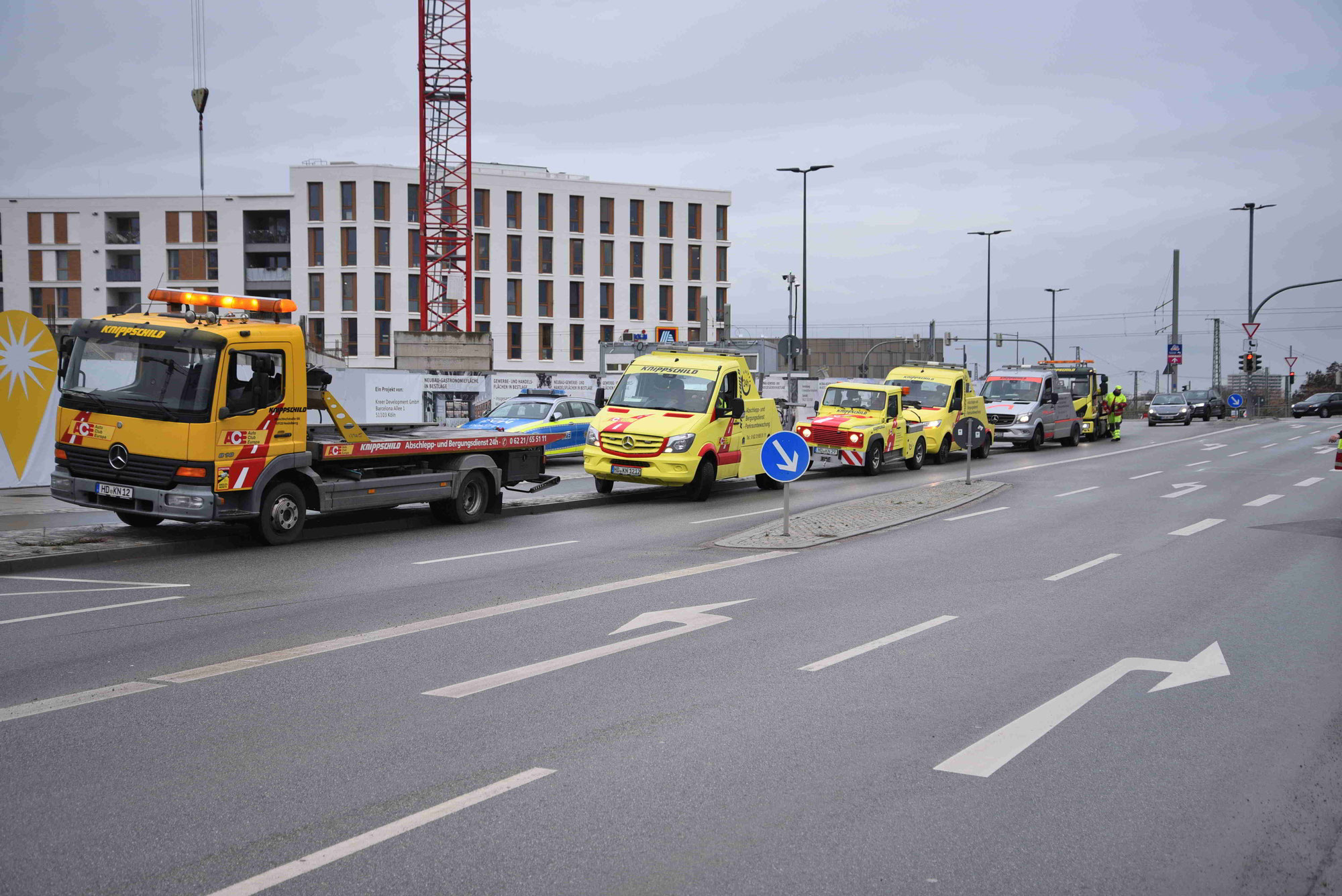 Einsatz gegen Falschparker - zahlreiche Fahrzeuge auf Gehweg abgeschleppt