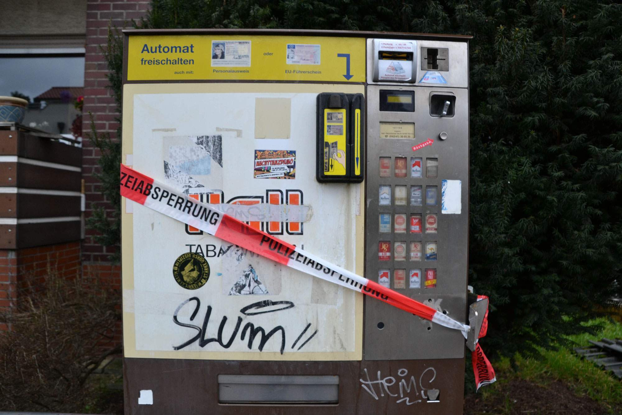 Diebstahl einer Geldkassette aus Zigarettenautomaten in Sinsheim: Polizei bittet um Mithilfe