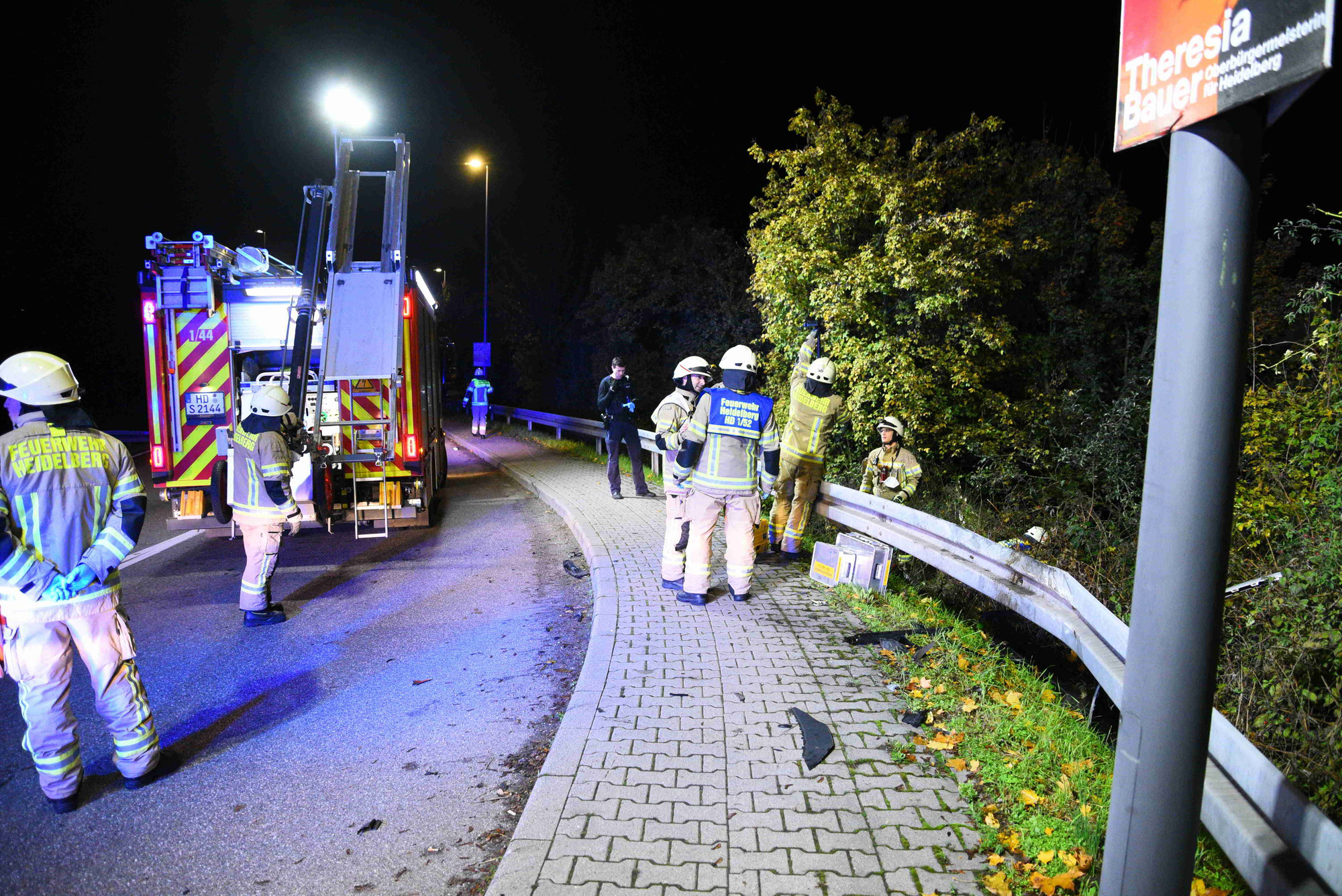 Heidelberg: Auto stürzt nach Auffahrunfall mehrere Meter in die Tiefe