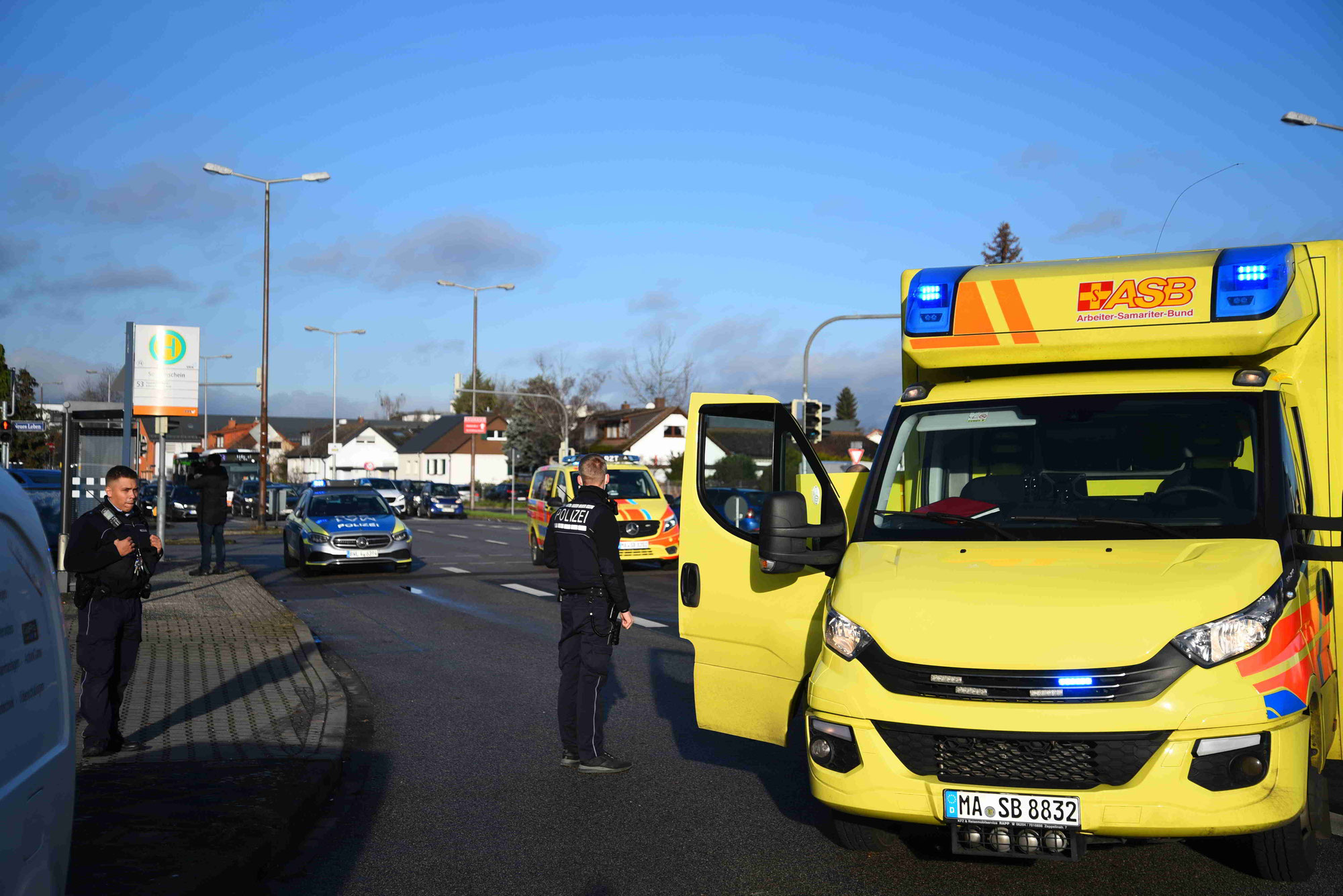 Mannheim-Gartenstadt: Autofahrer verliert Kontrolle über sein Fahrzeug