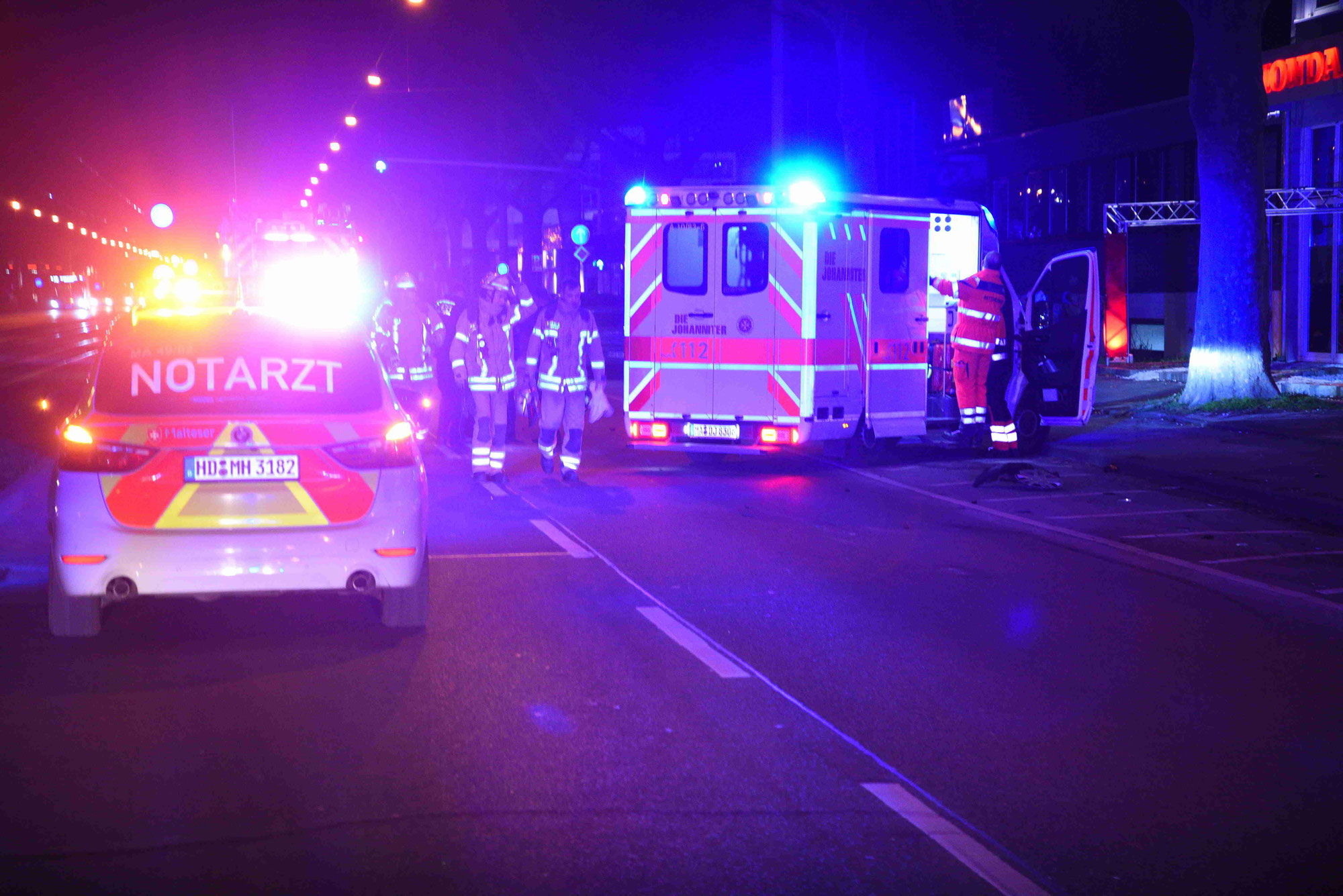 Mannheim-Casterfeld: Fahrzeug überschlägt sich