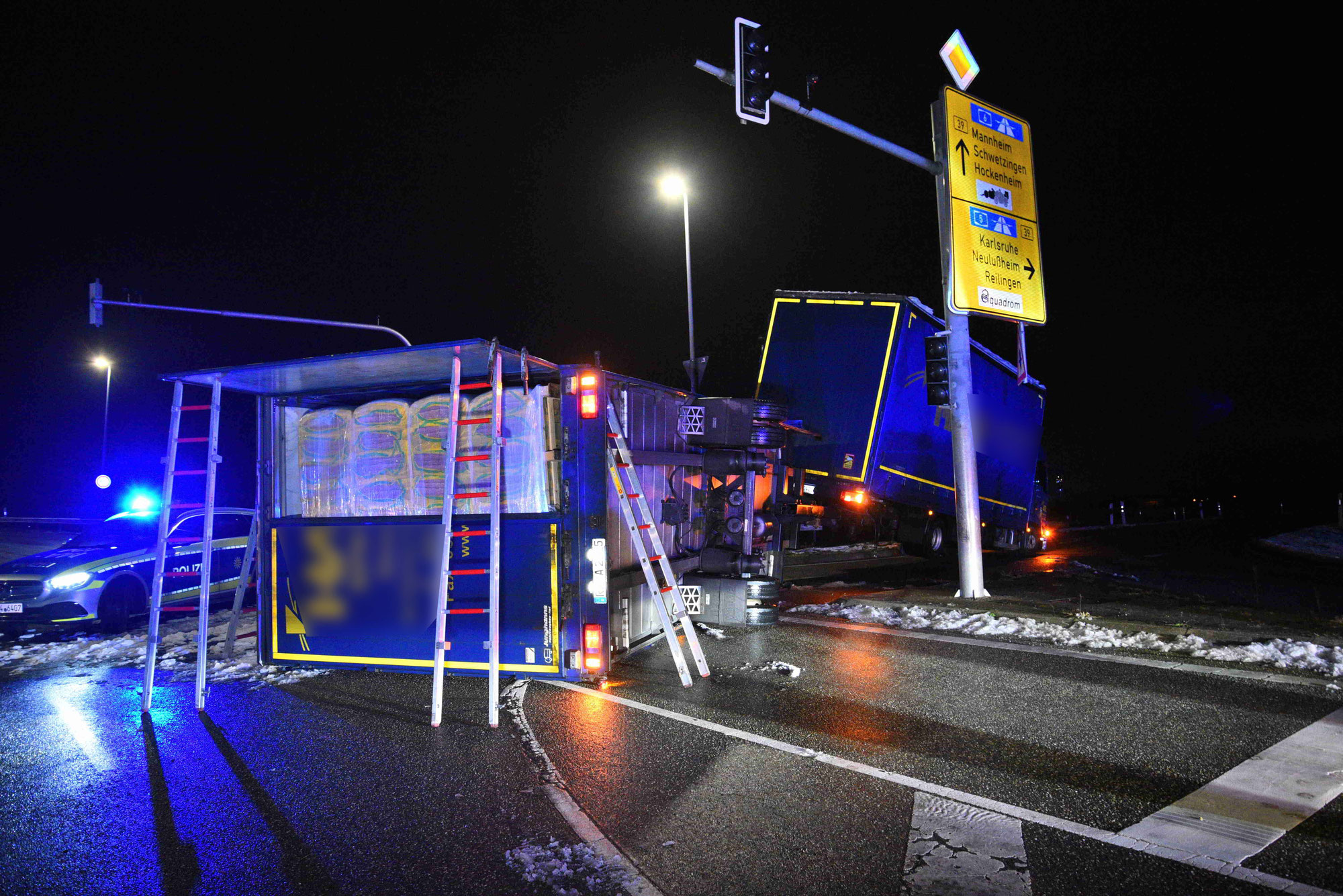 Hockenheim/Rhein-Neckar-Kreis: LKW verunfallt auf der L 599/Zubringer zur B39