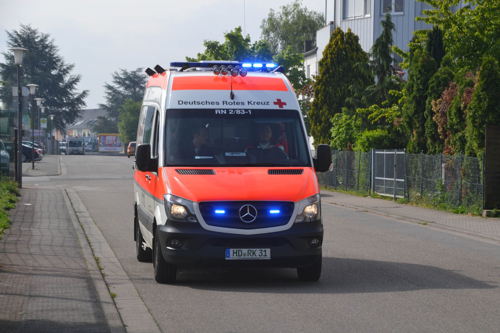 Heidelberg: Stein auf Rettungswagen geworfen