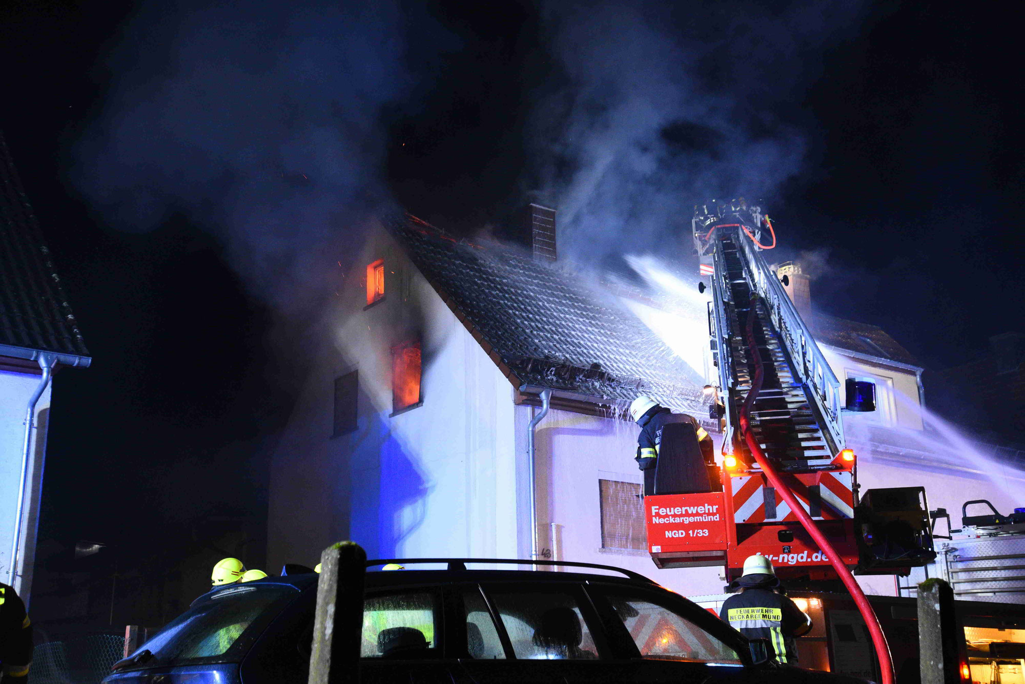 Bammental (Rhein-Neckar-Kreis): Gebäudebrand in der Schwimmbadstraße - Person tot geborgen