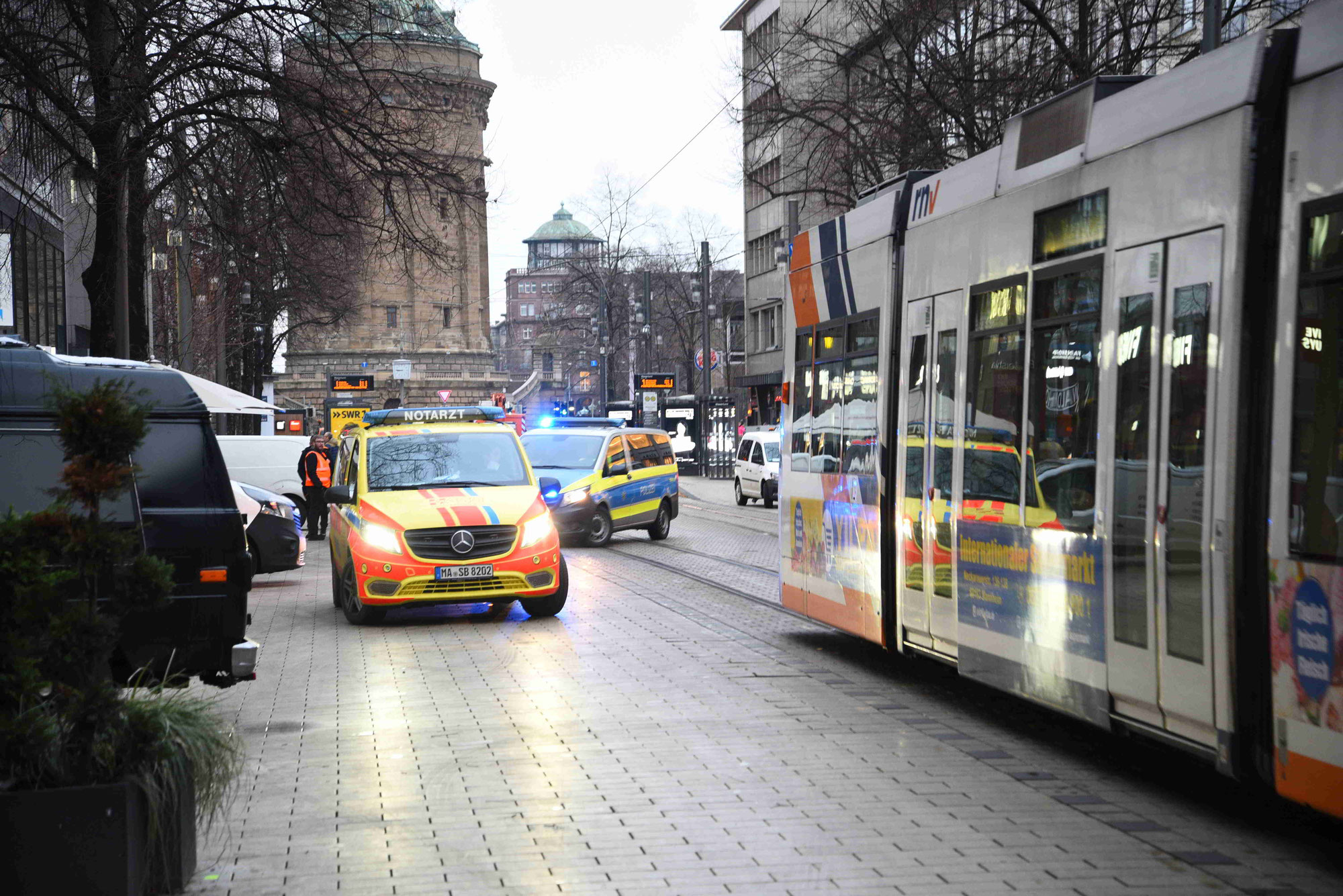 Mannheim-Innenstadt: Fußgänger wird von Straßenbahn erfasst