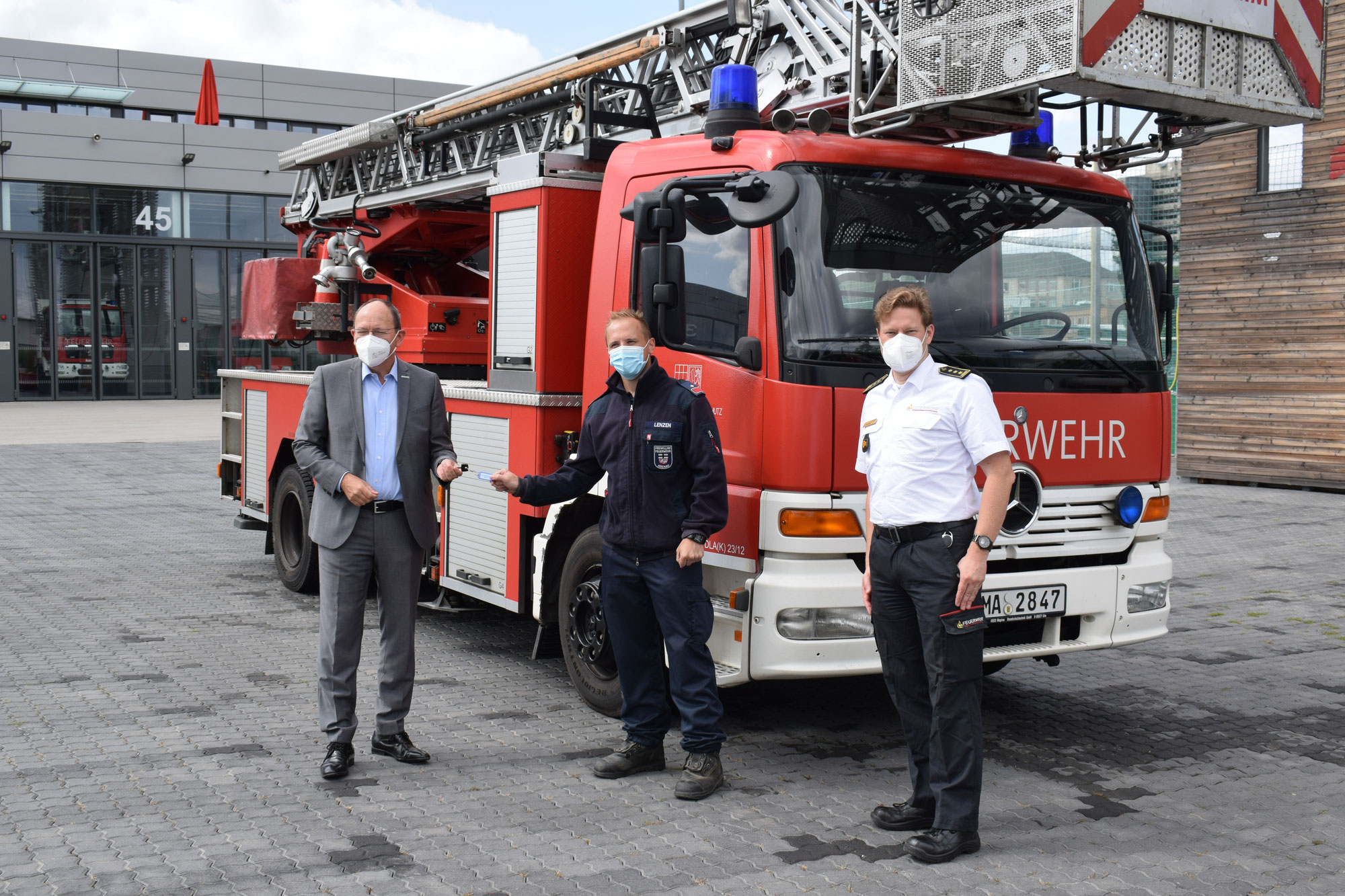 Feuerwehr verleiht Drehleiter ins Ahrtal