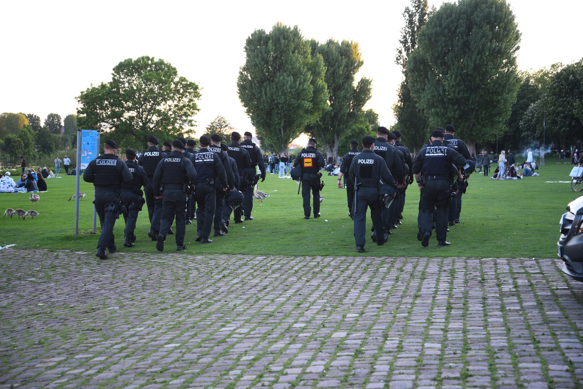 Aufenthaltsverbot auf der Neckarwiese gilt ab Samstag, 29. Mai, erst ab 22 Uhr