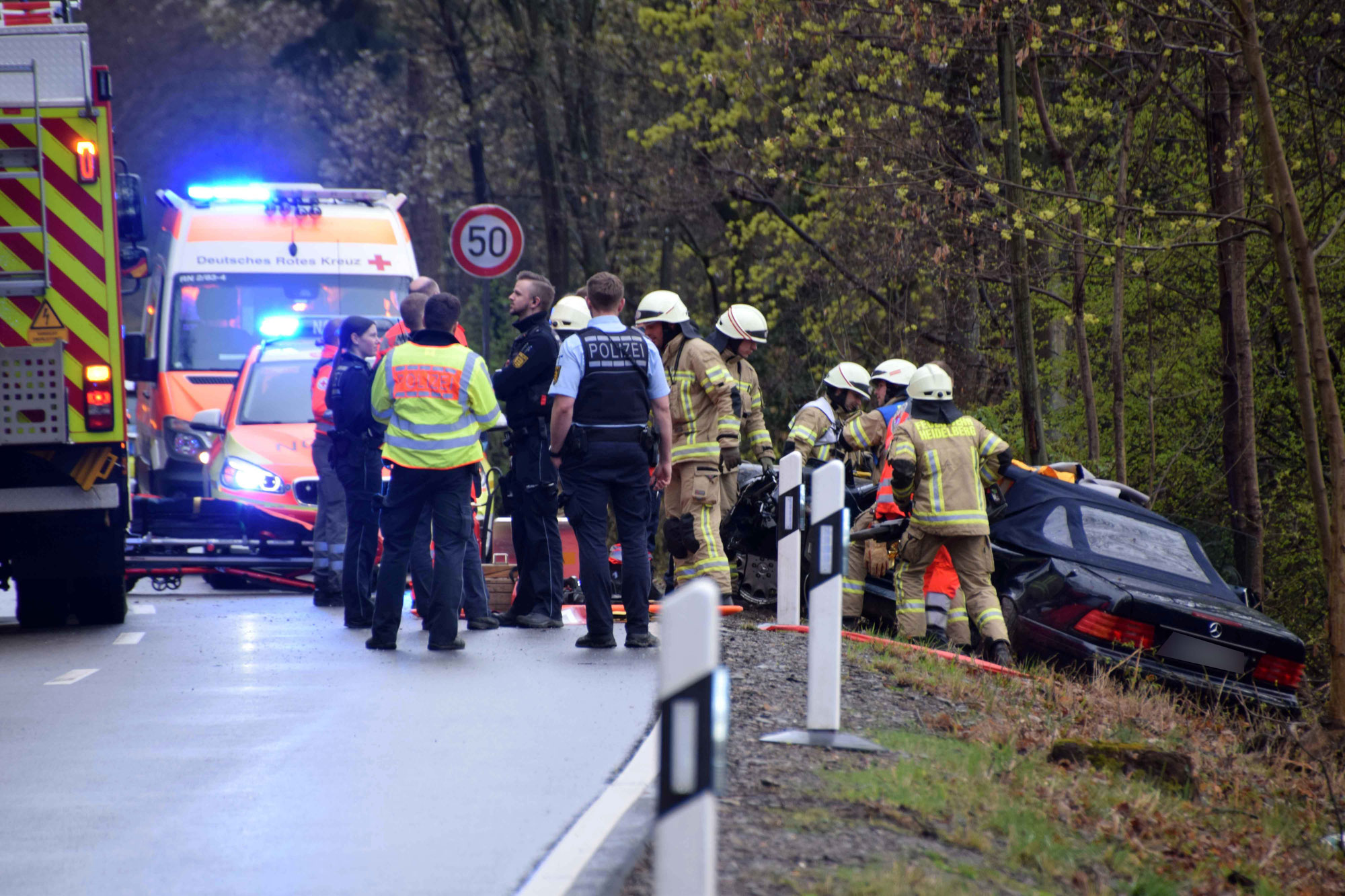 Schwerer Verkehrsunfall auf der K 9710/Gaiberger Weg: Fahrer schwer verletzt, Polizei ermittelt Ursache