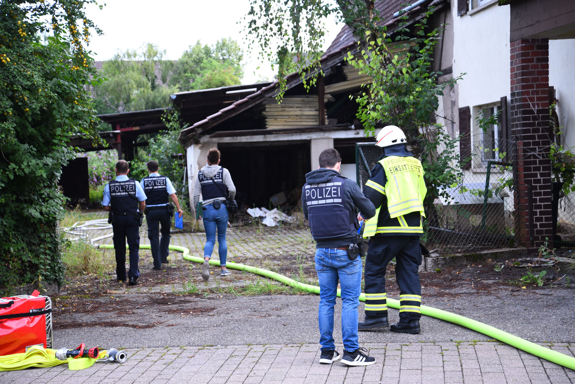 Brand eines landwirtschaftlichen Gebäudes - Ursache unklar -  Kripo ermittelt - Zeugen gesucht