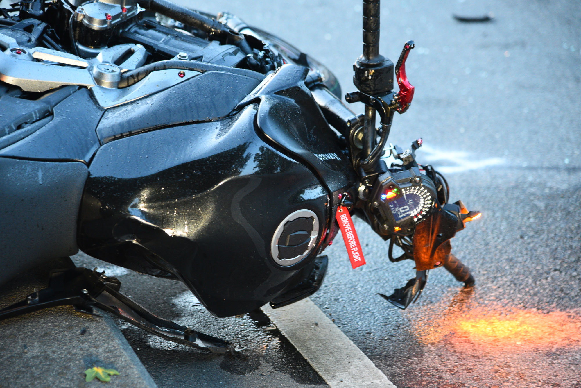 Worms: Verletzter Motorradfahrer entfernt sich nach Unfall