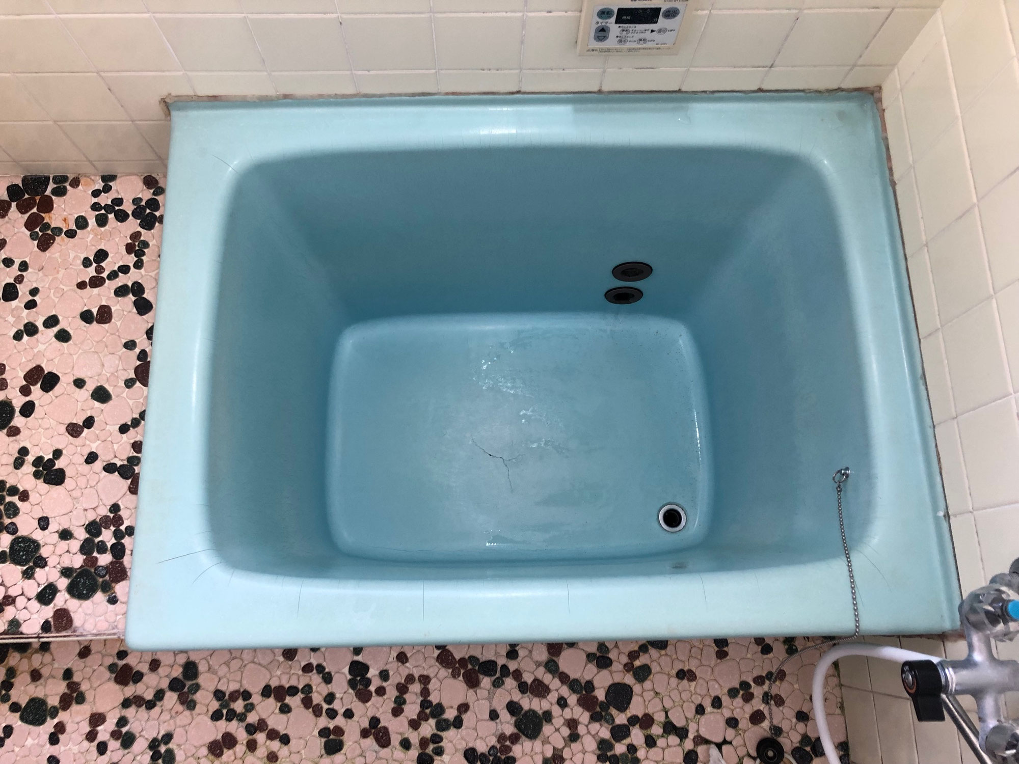 愛媛県今治市近見町にて借家FRP浴槽再生塗装