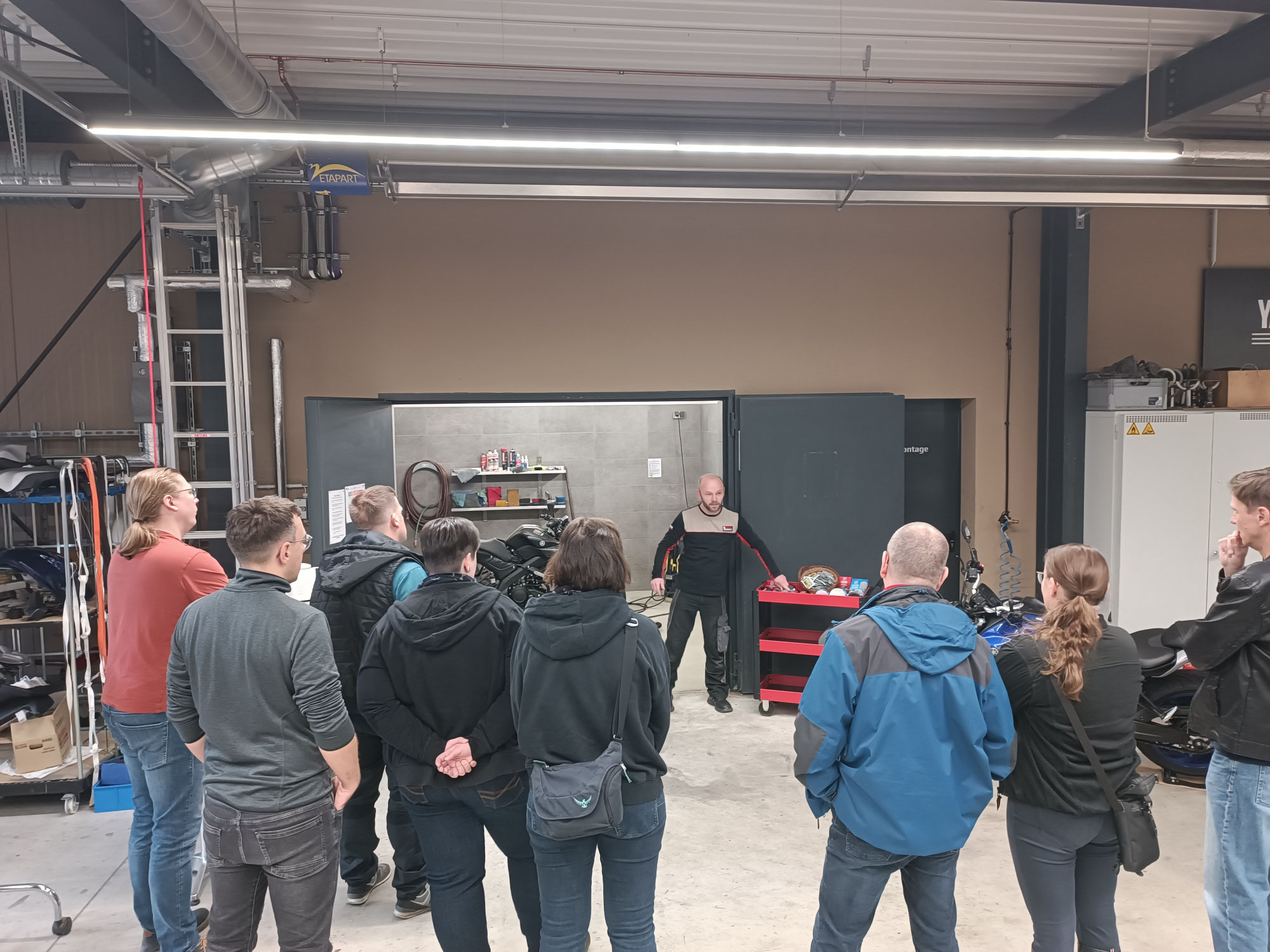 Im Rückspiegel: Praxiskurs Fahrzeugpflege