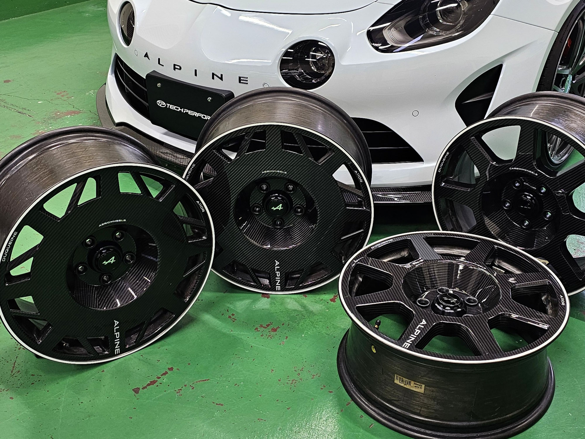 A110R 純正カーボンホイール