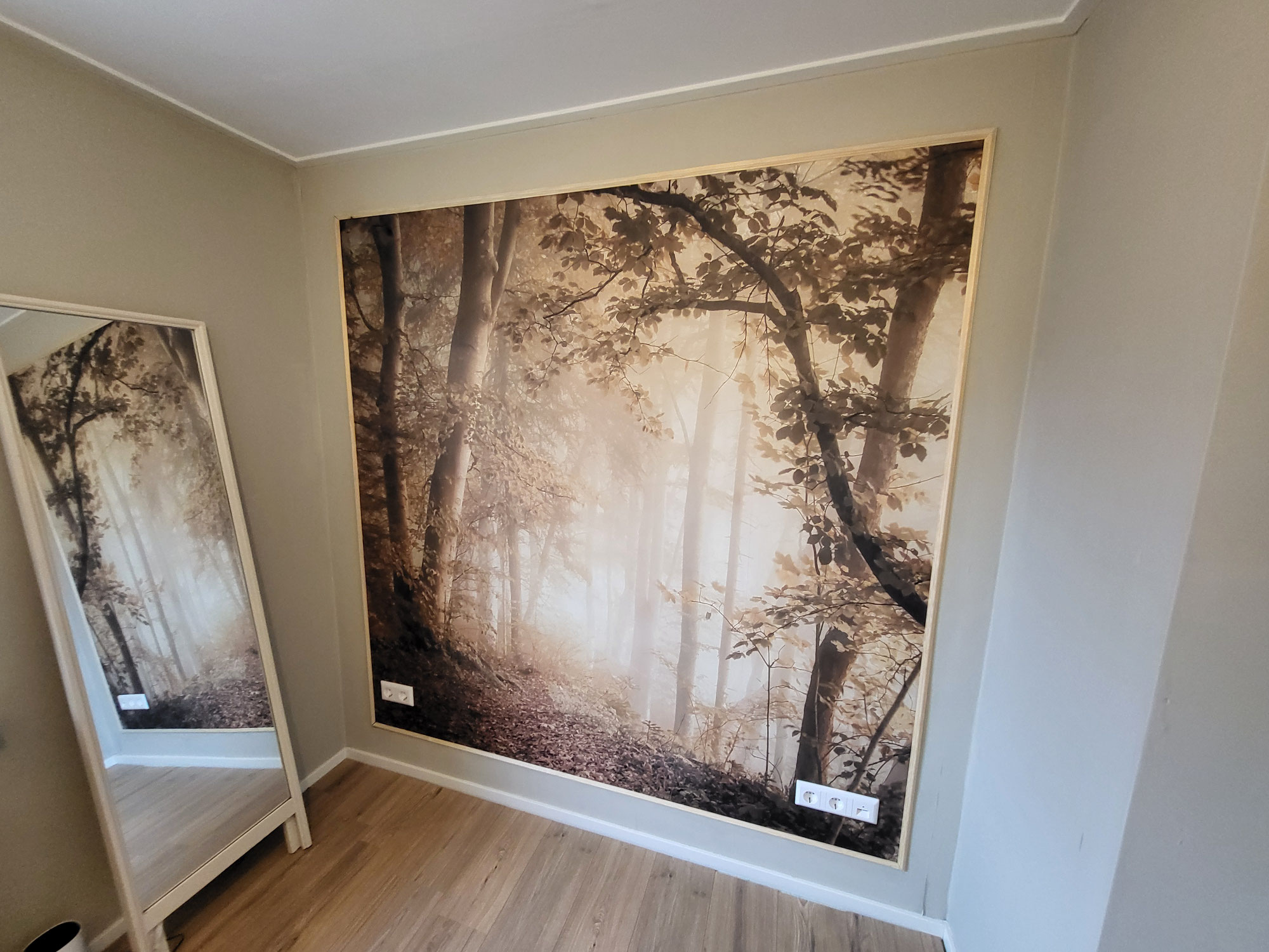 Muur behangen met decorbehang voor klant in Apeldoorn