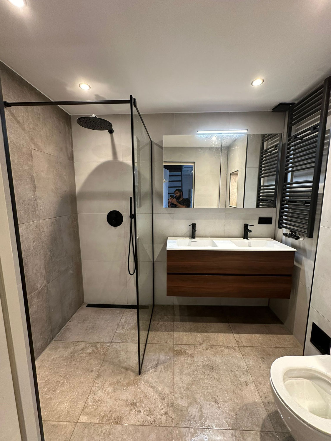 Complete renovaties van badkamer en toilet te Beverwijk