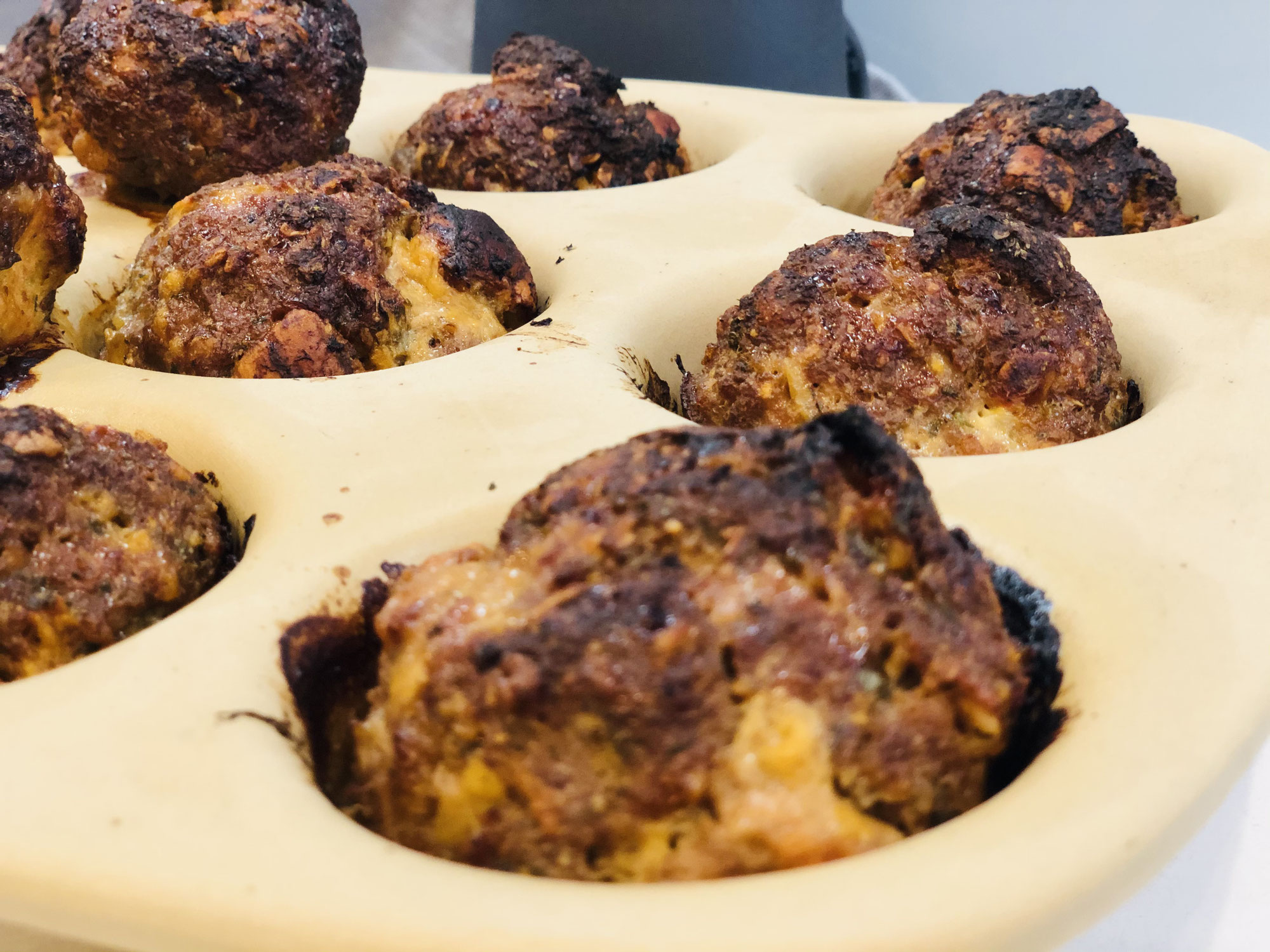 Hackfleischküchle aus dem 12er-Snack der Stoneware Muffinform von Pampered Chef®