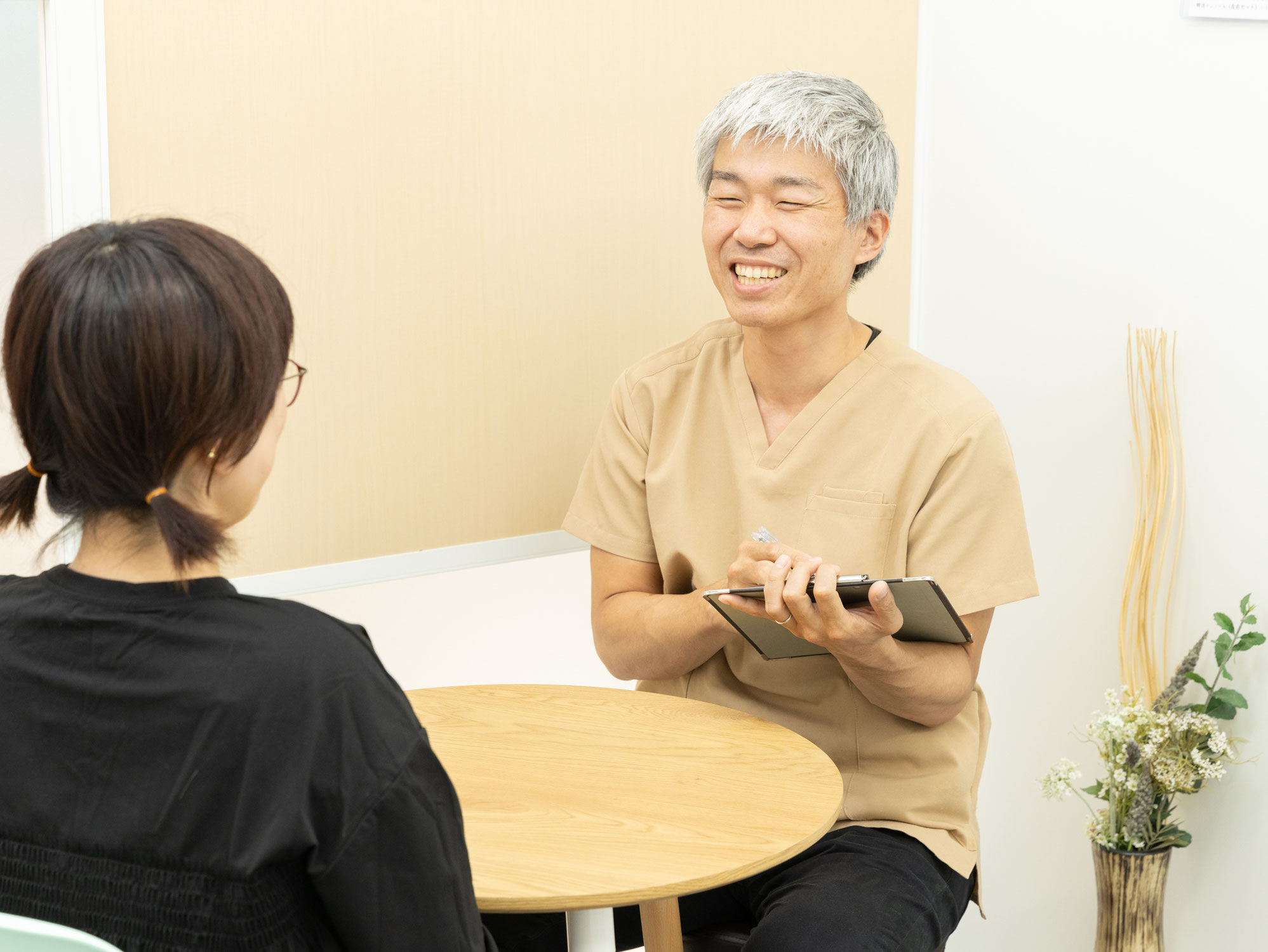 季節の変わり目と体の痛みの関係