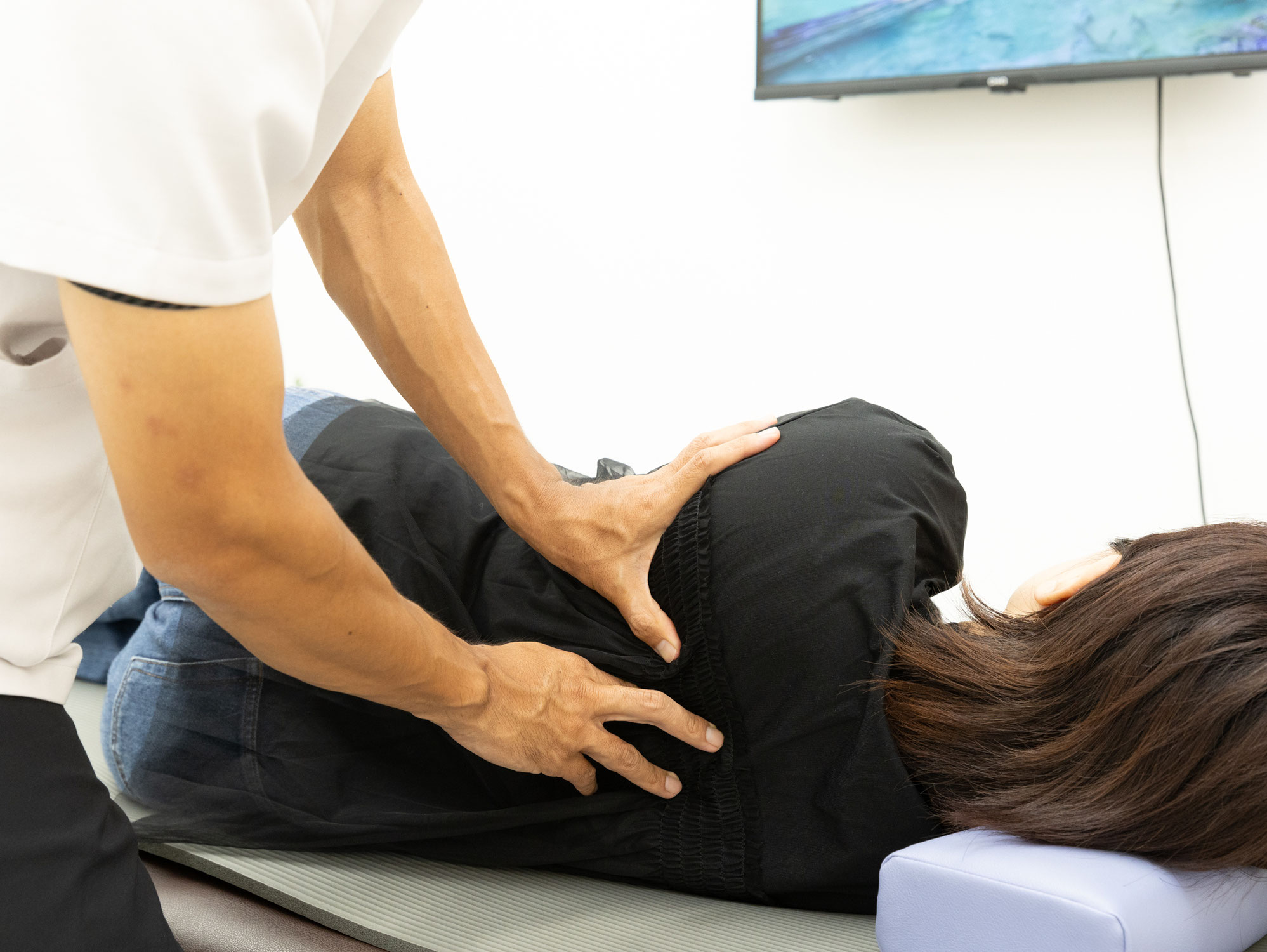腰痛に強い圧は本当に効果的？