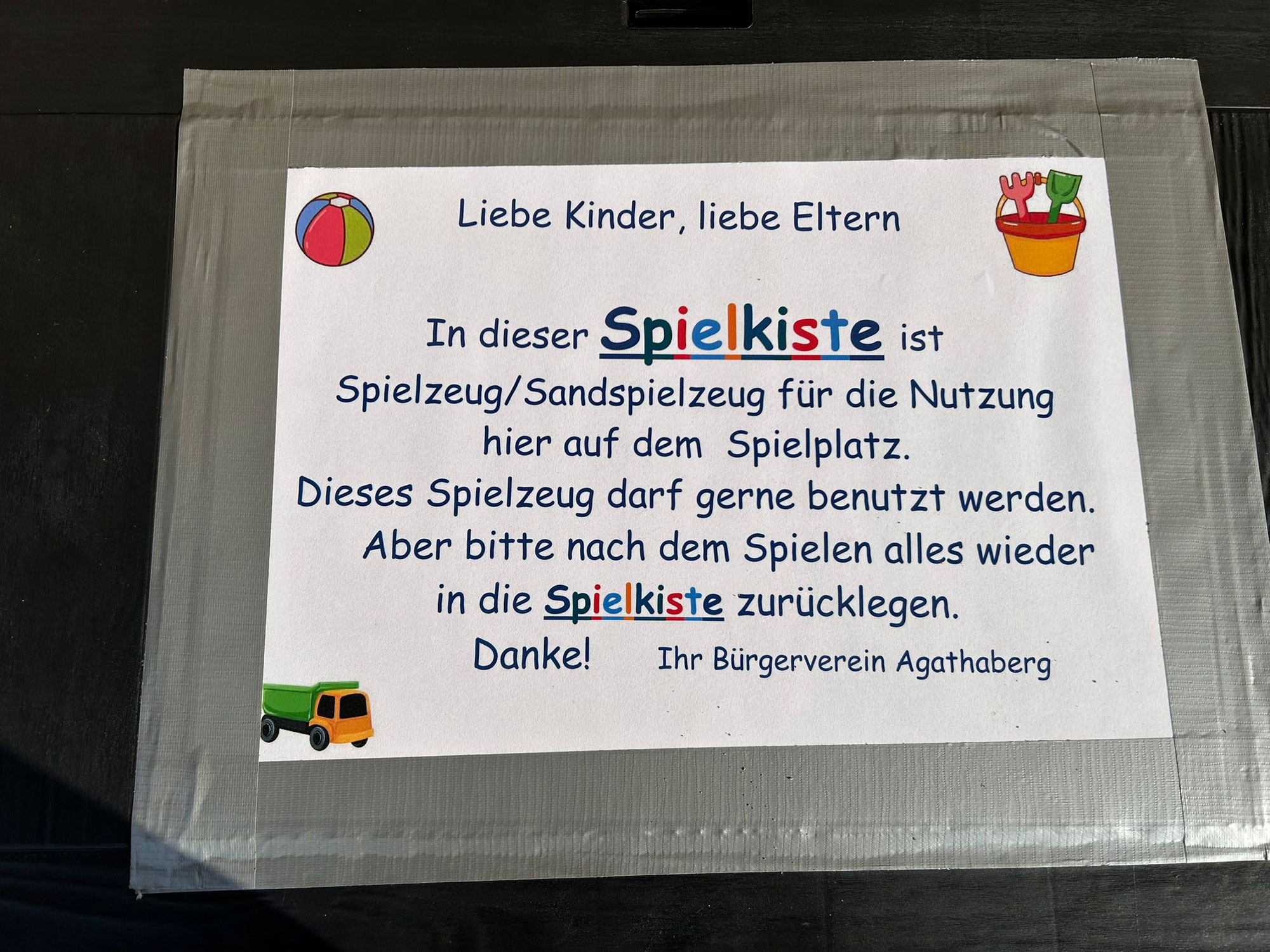 Spielkiste am Spielplatz