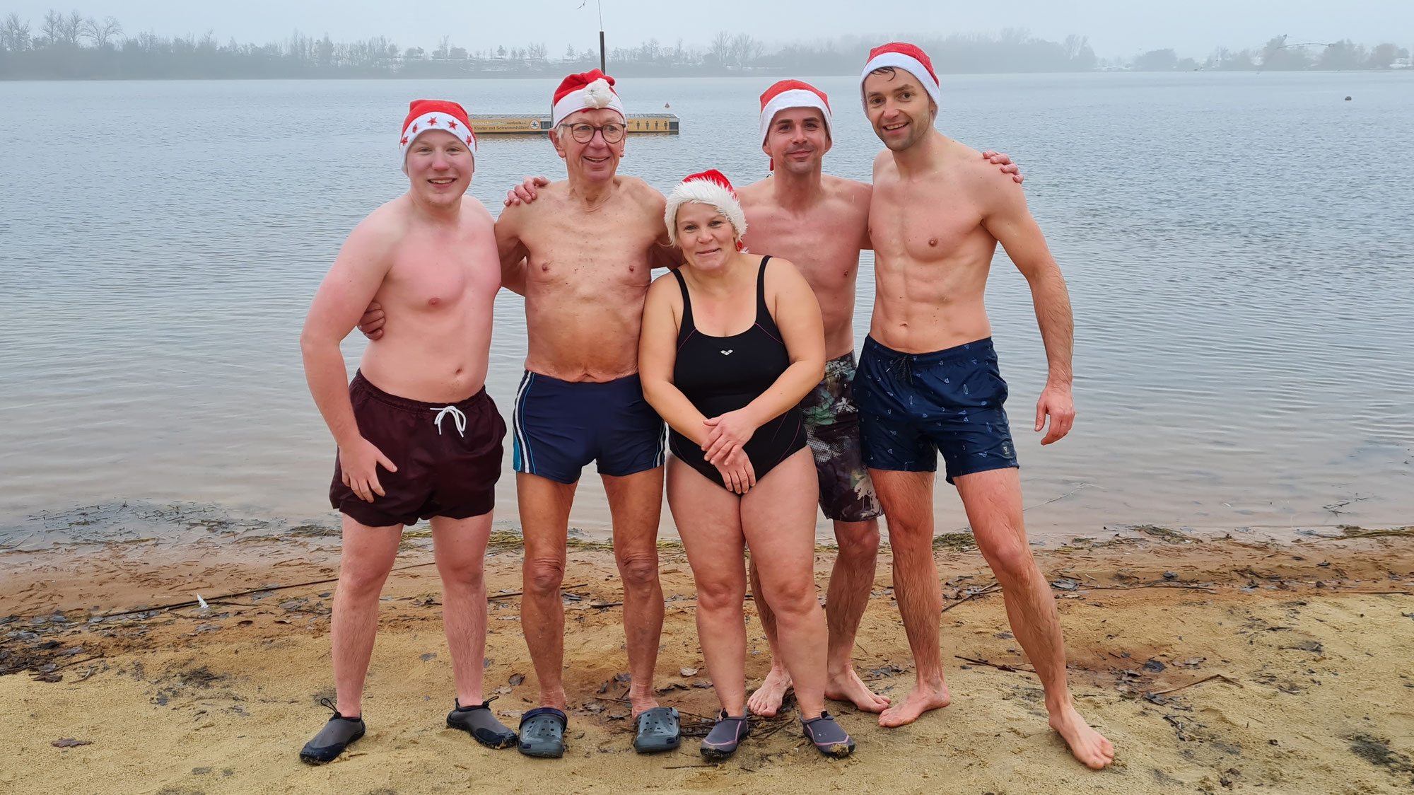 Eisbader eröffnen Saison am Löderburger See