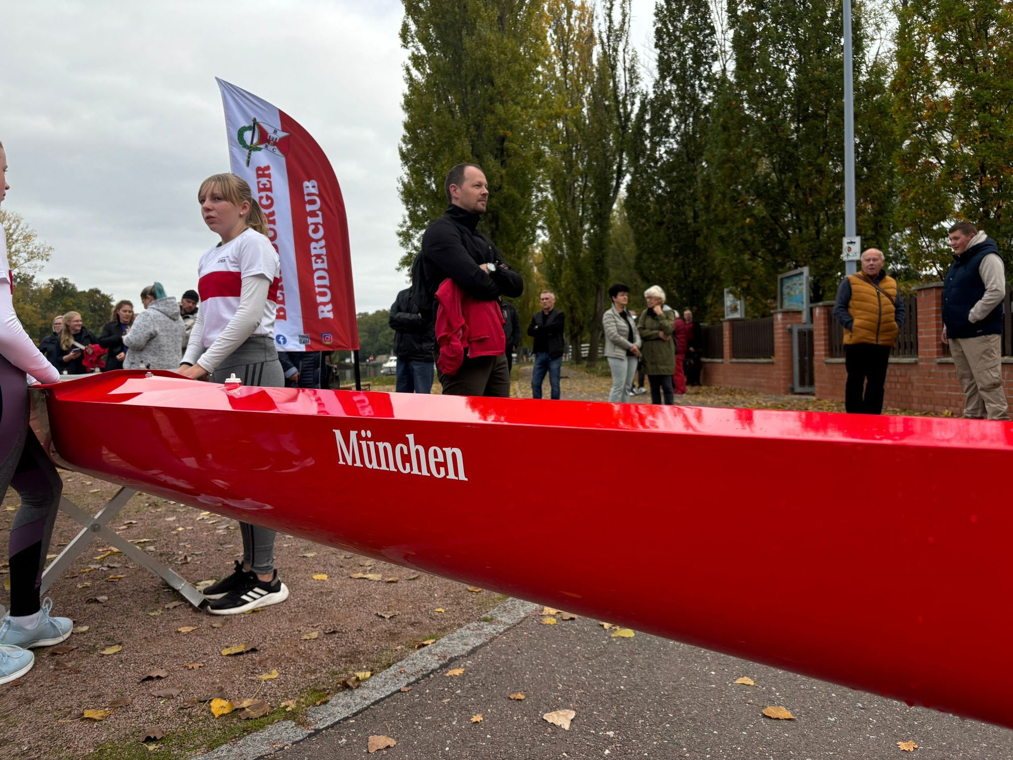 Bernburger Ruderclub beendet erfolgreiche Saison mit Bootstaufe