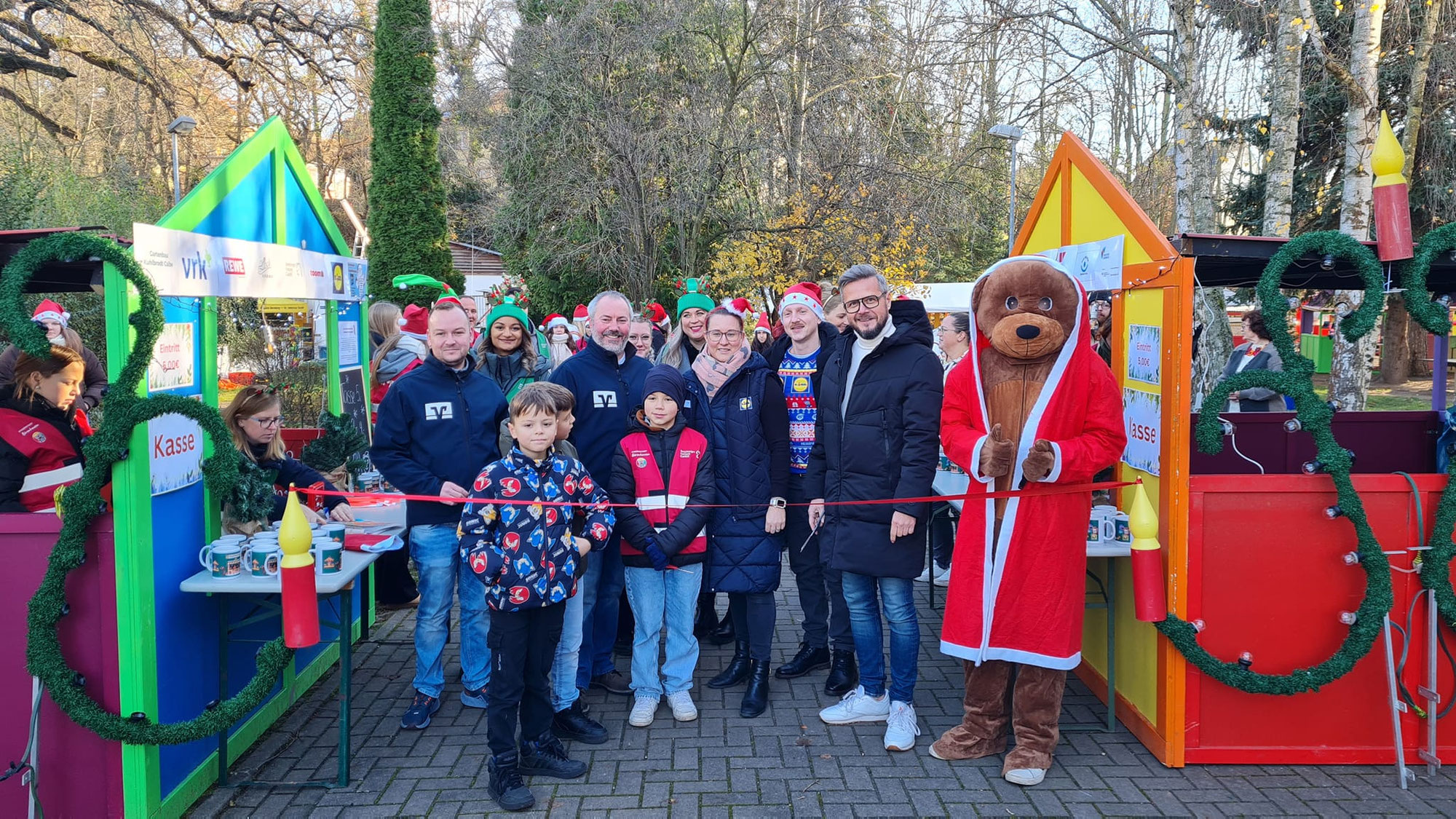 Premiere: Das erste Bärenhausener Weihnachtdorf eröffnet