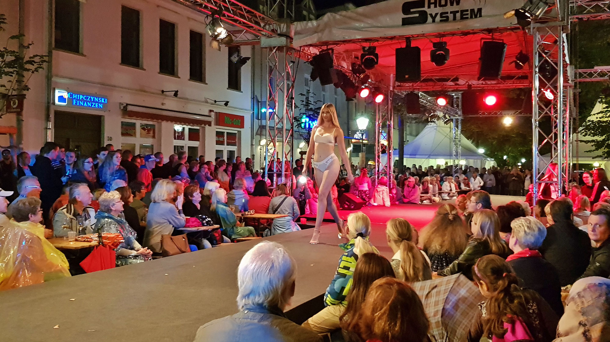 Moonlight Shopping mit Modeschau in Bernburg
