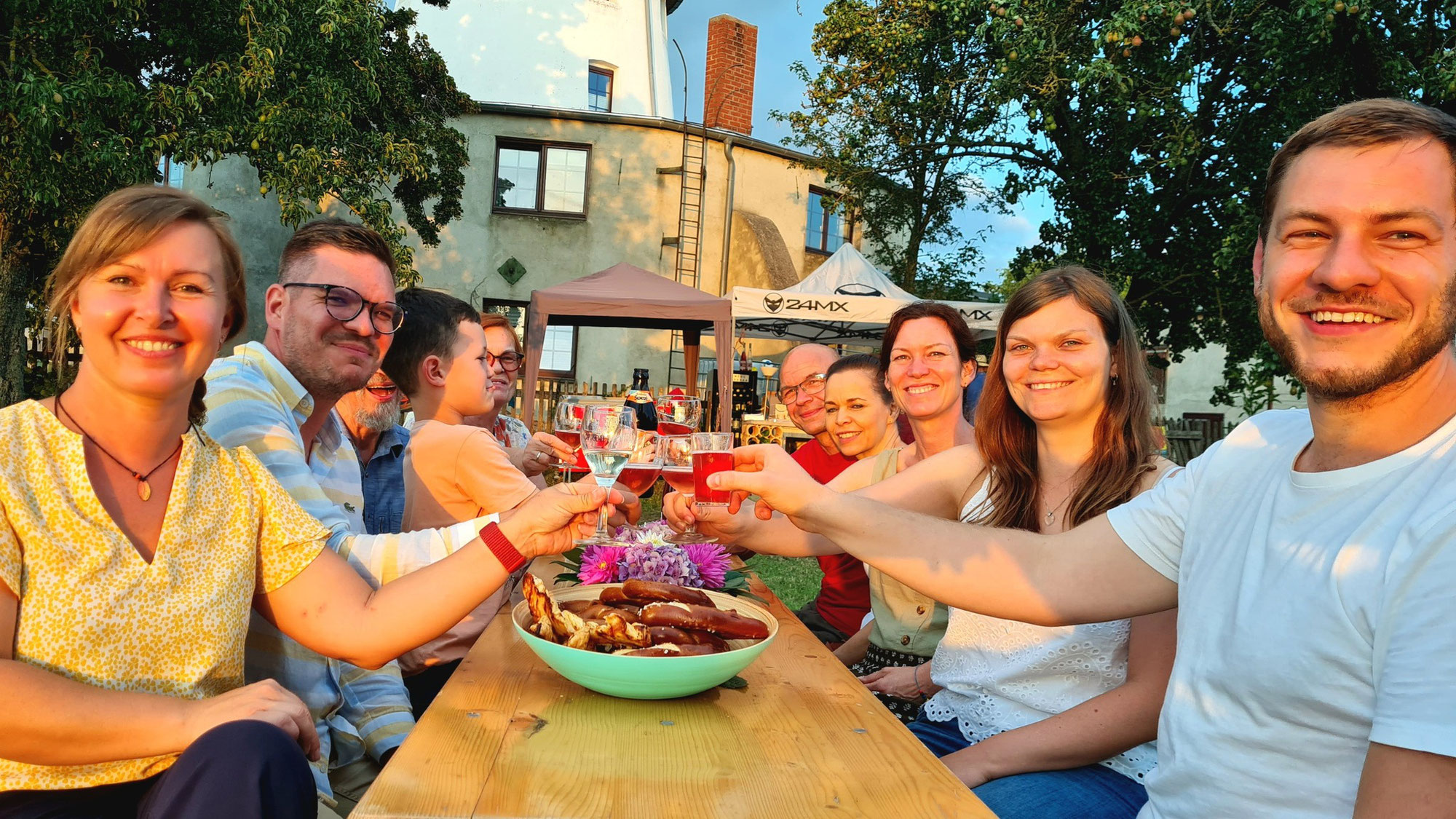 „Wine & Sunset Beats“ begeistert hunderte Besucher auf der Mühle Crüchern