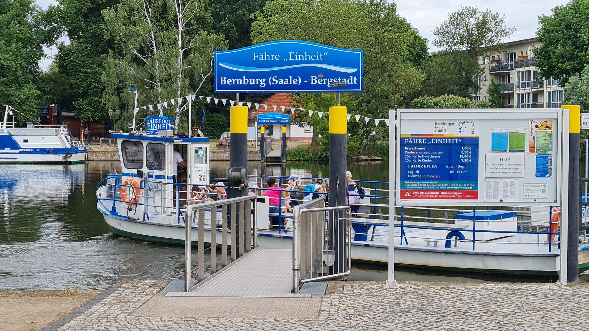 Kosten, Barrierefreiheit und Energie: Fragen zur neuen Saale-Fähre in Bernburg